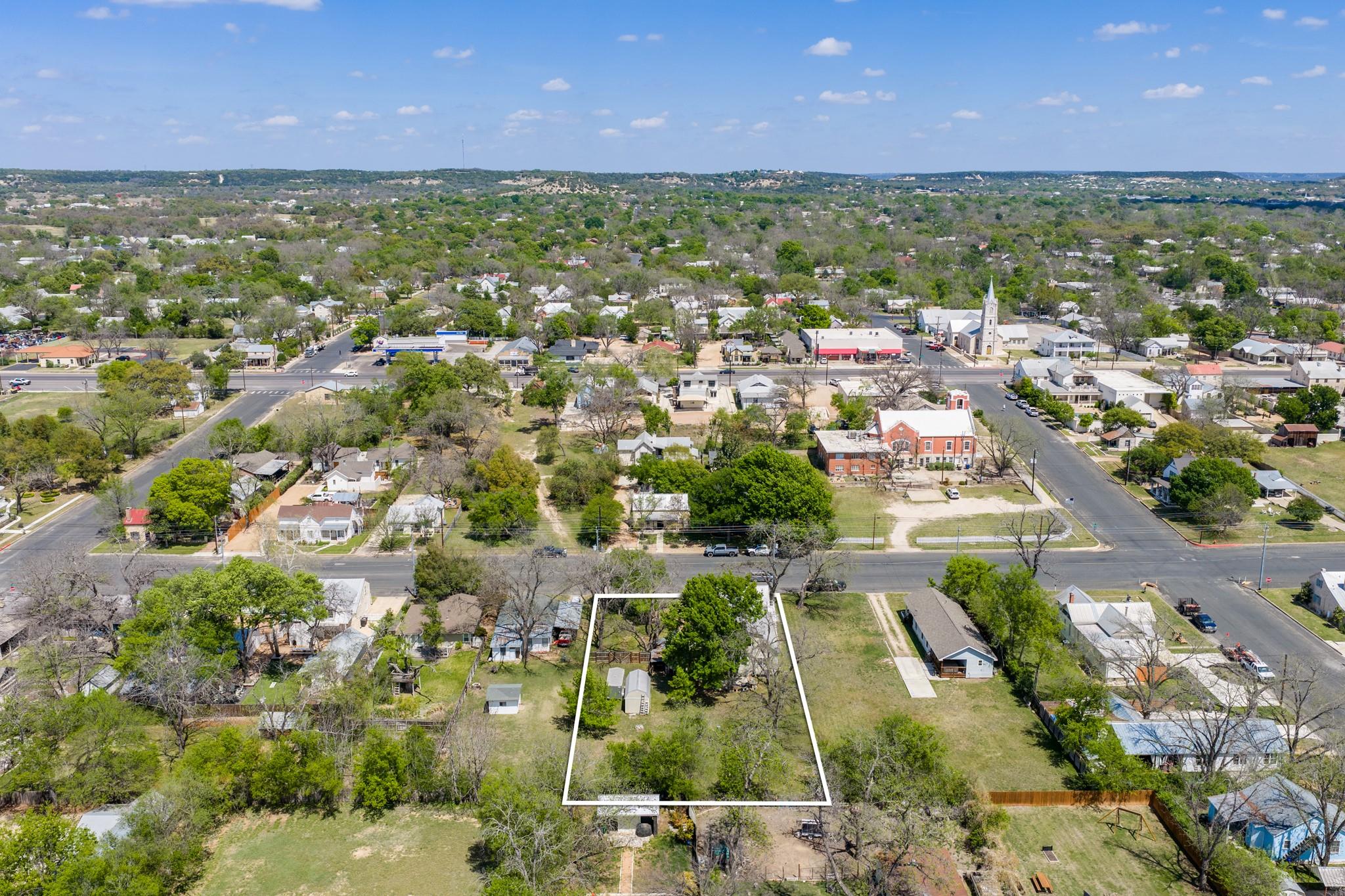 505 San Antonio ST, Fredericksburg, TX 78624 photo 3