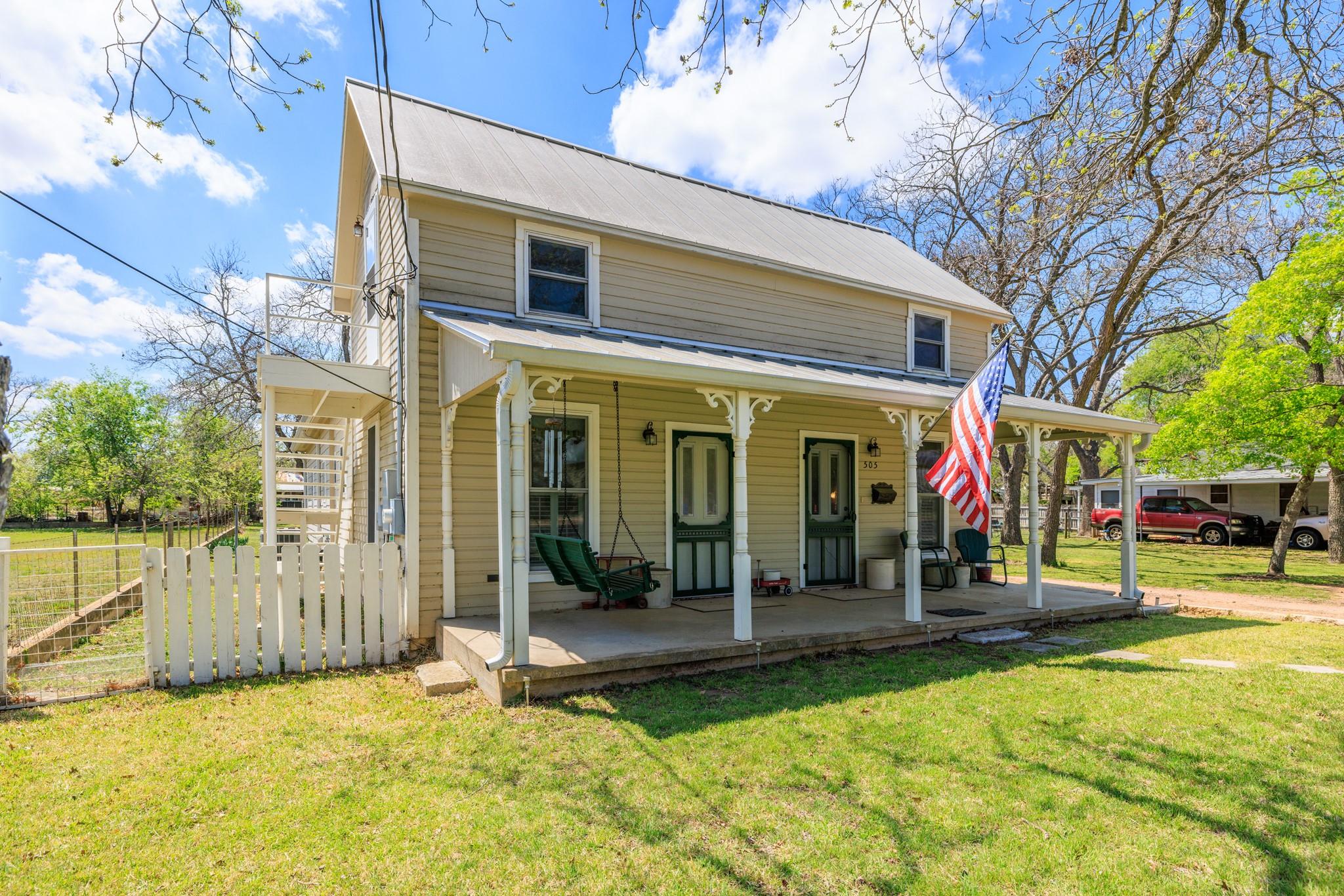 505 San Antonio ST, Fredericksburg, TX 78624 photo 5
