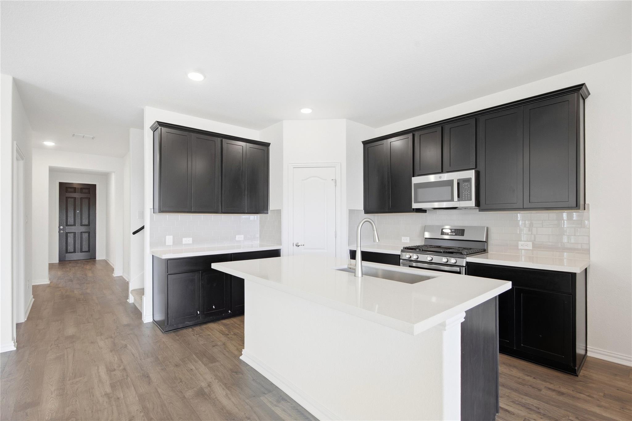 25617 Flora Bella LN, Elgin, TX 78621 photo 2