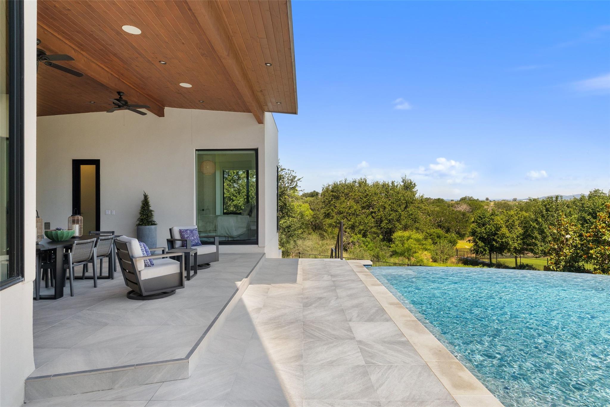 612 Overlook PKWY, Horseshoe Bay, TX 78657 photo 2