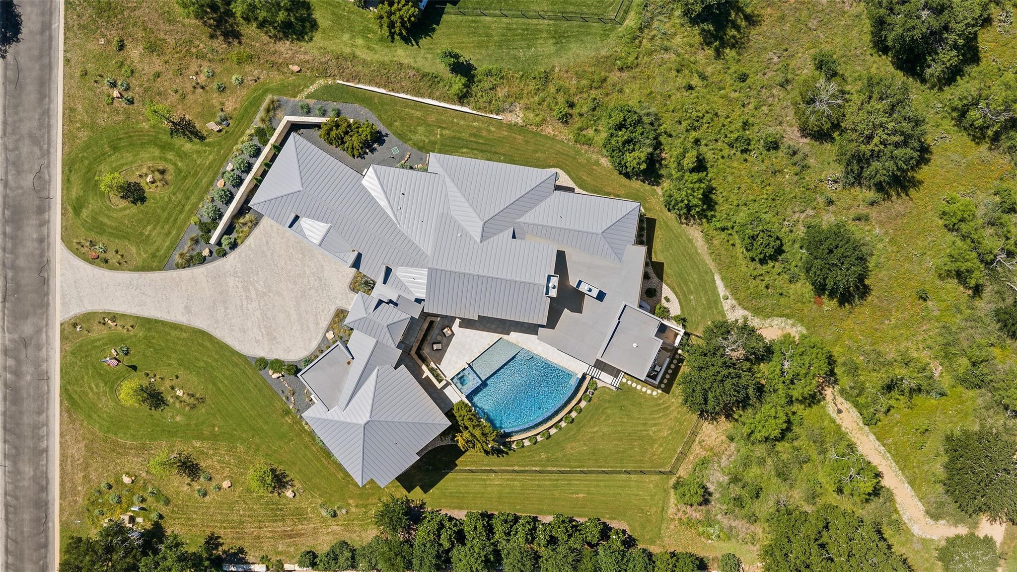 612 Overlook PKWY, Horseshoe Bay, TX 78657 photo 4