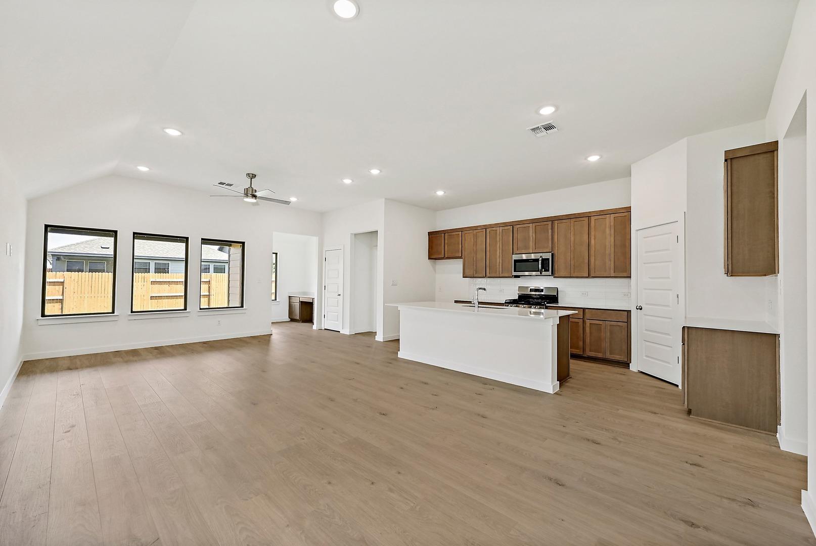 113 Malibu, Hutto, TX 78634 photo 4