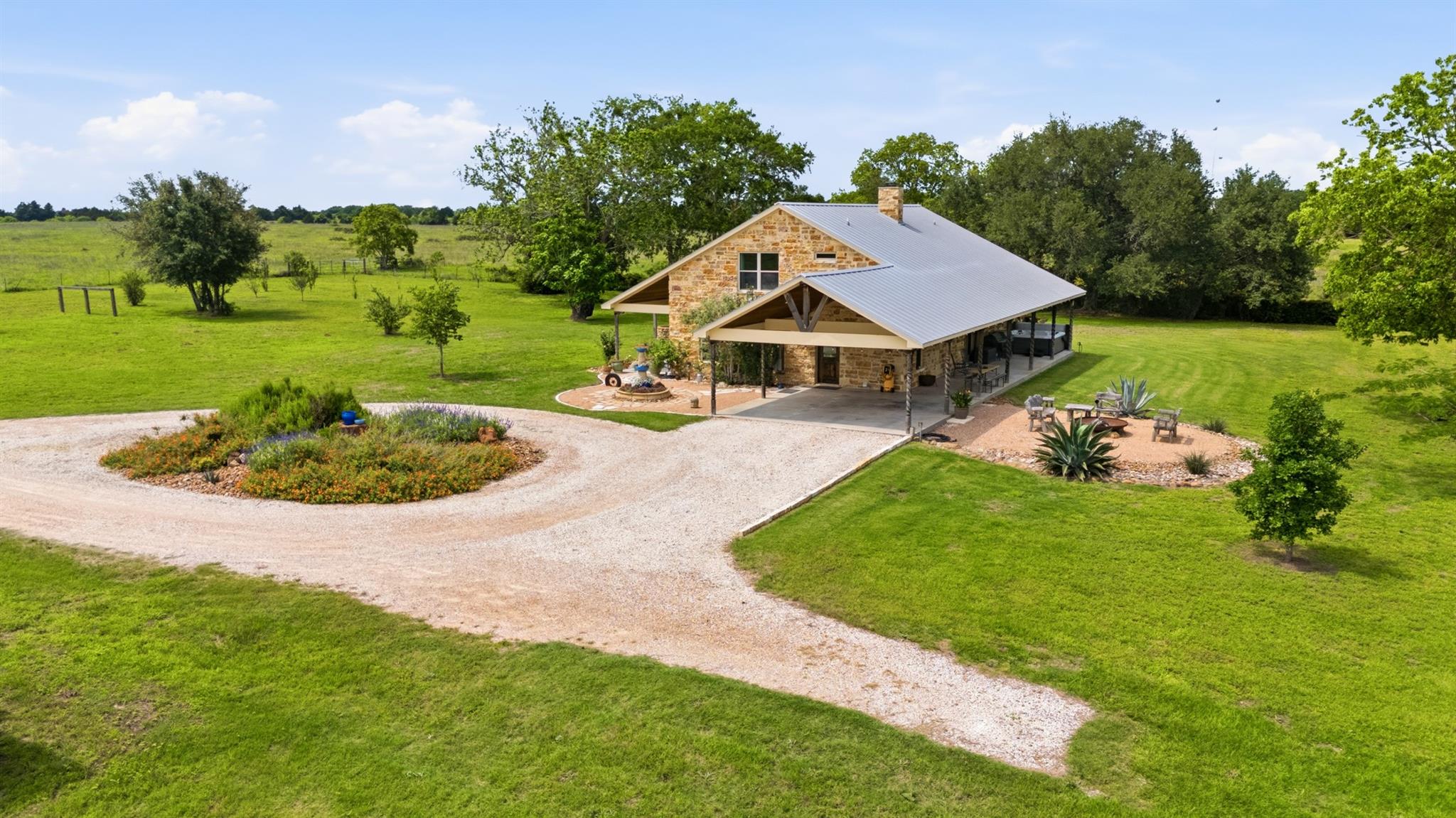 7835 Berger RD, Schulenburg, TX 78956 photo 2