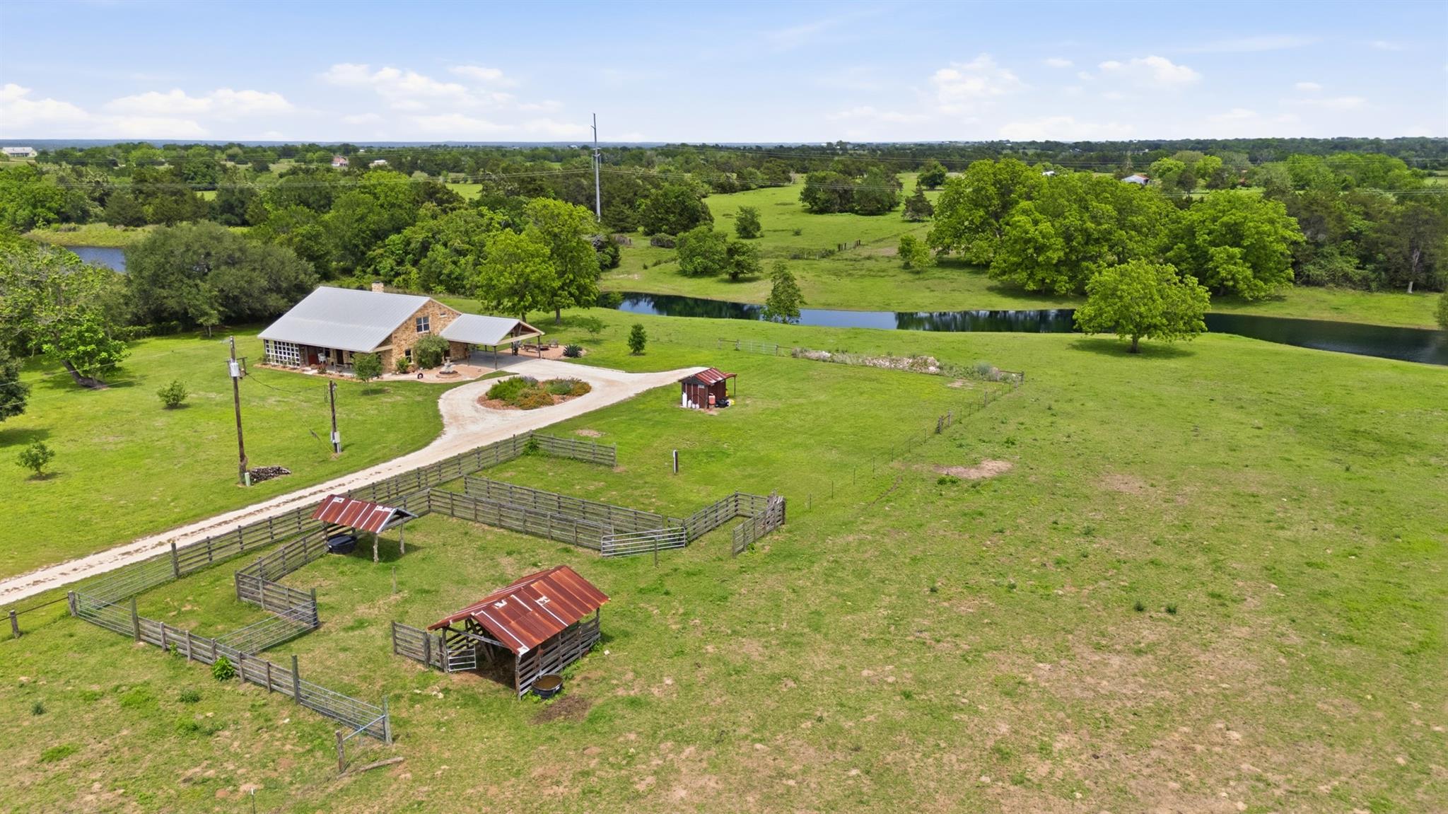 7835 Berger RD, Schulenburg, TX 78956 photo 4