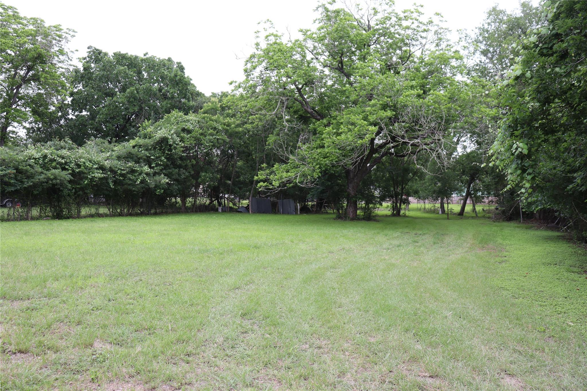 1006 Johnson ST, Lockhart, TX 78644 photo 3