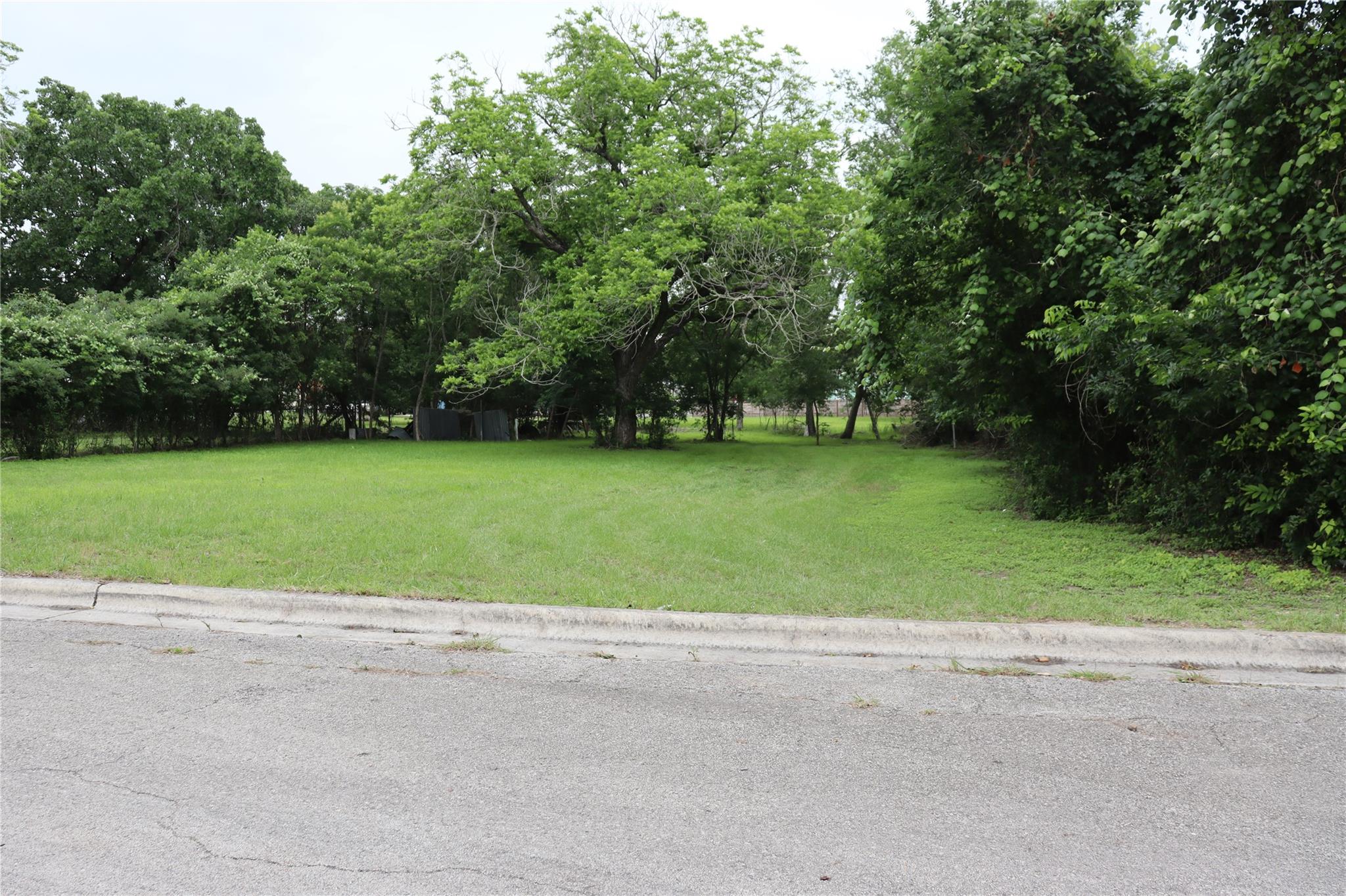 1006 Johnson ST, Lockhart, TX 78644 photo 5