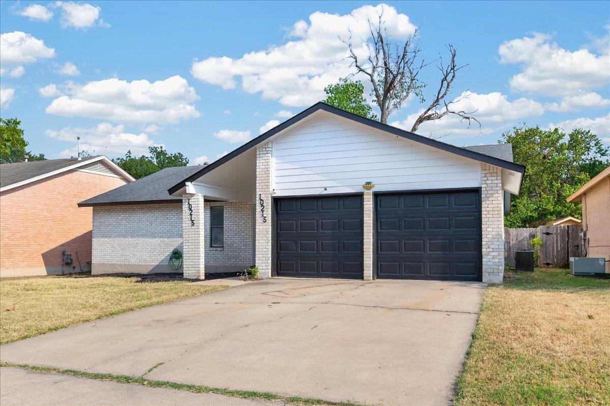 10215 Missel Thrush DR, Austin, TX 78750 photo 2