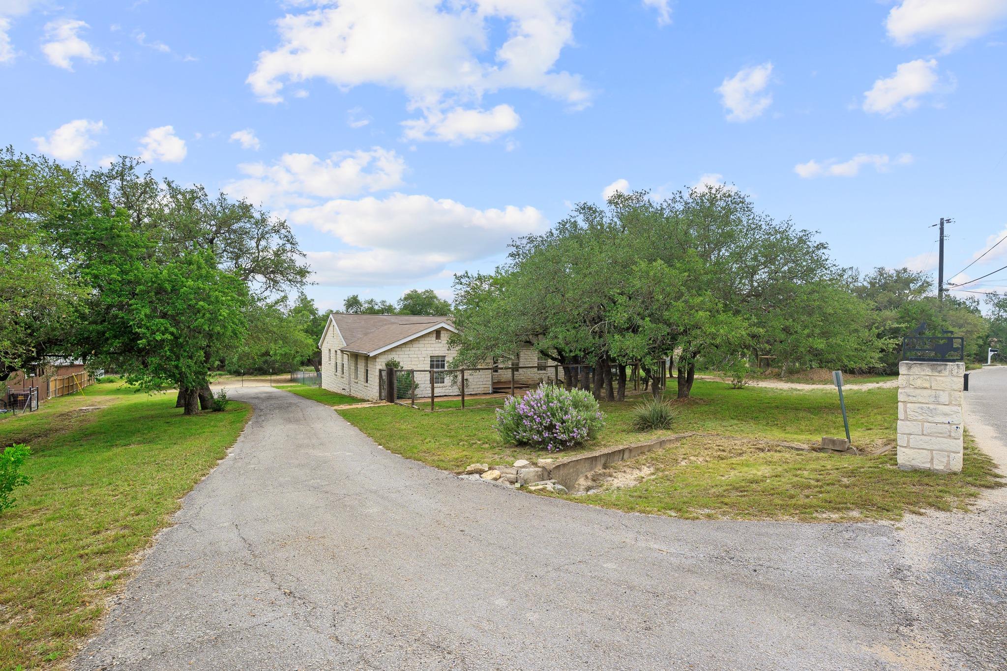 2110 Spring Valley DR, Dripping Springs, TX 78620 photo 2