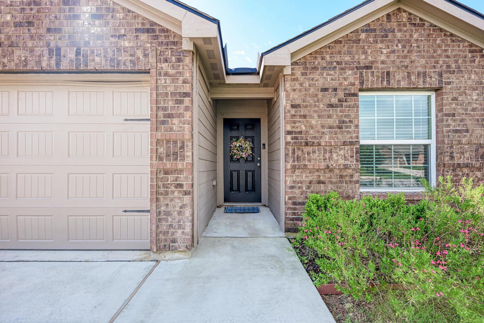 132 Maywood LN, Jarrell, TX 76537 photo 2