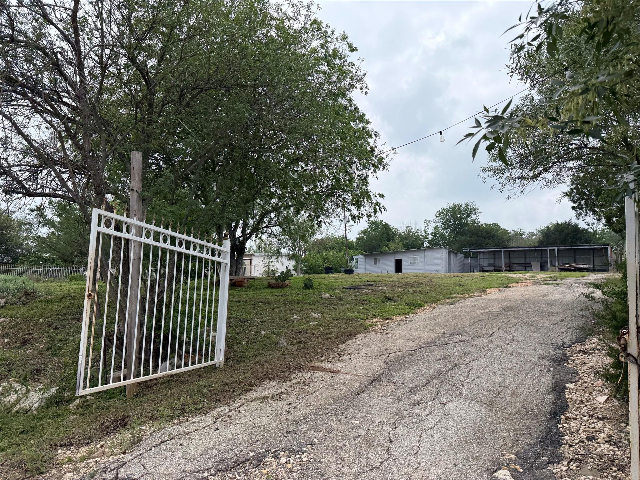 207 Cresthill CSWY, Kyle, TX 78640 photo 3