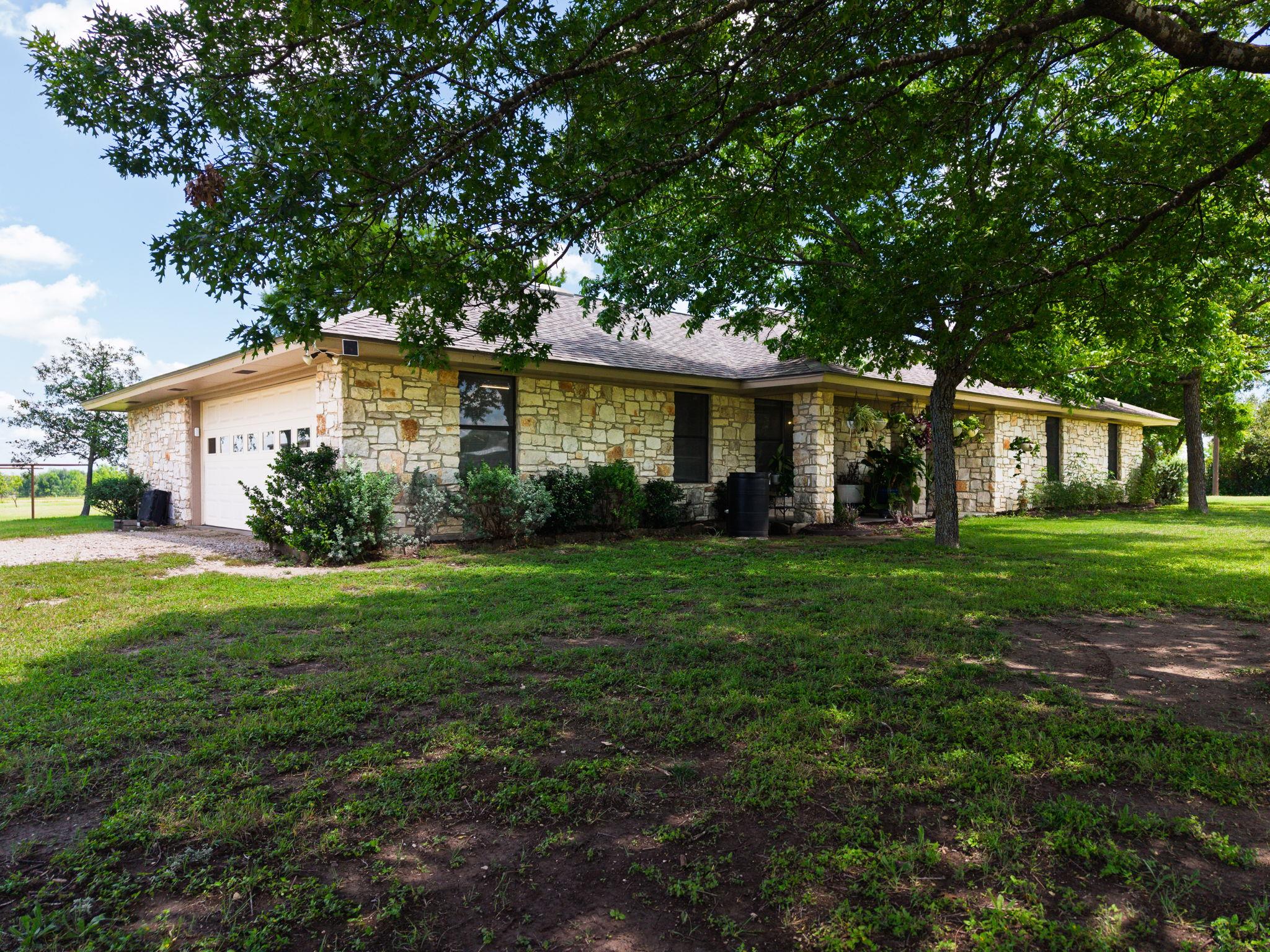 120 Rae LN, Jarrell, TX 76537 photo 4