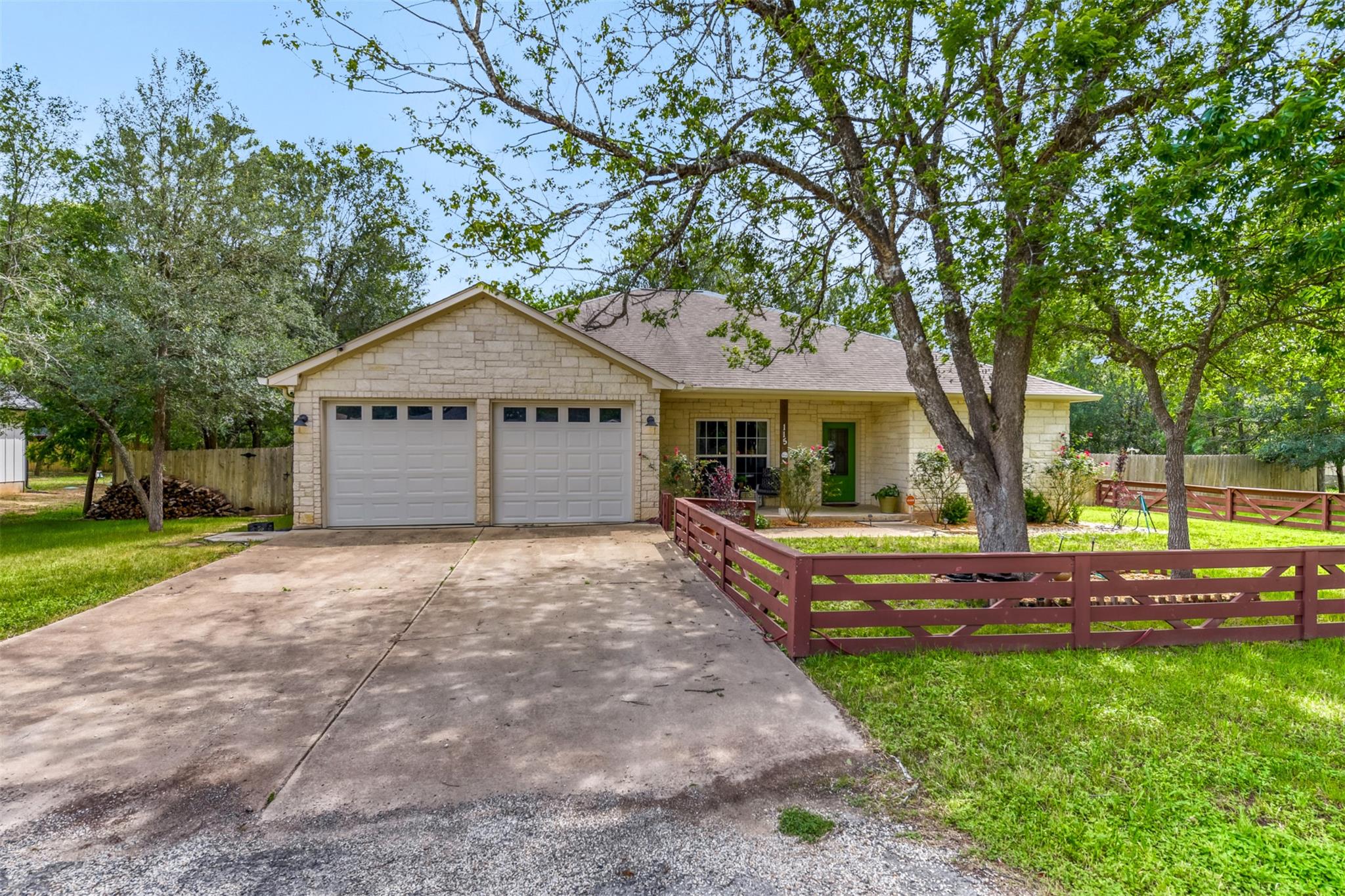 115 Mokulua LN, Bastrop, TX 78602 photo 2