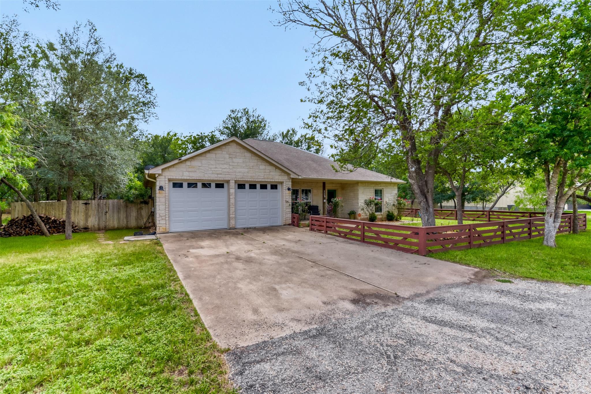 115 Mokulua LN, Bastrop, TX 78602 photo 3