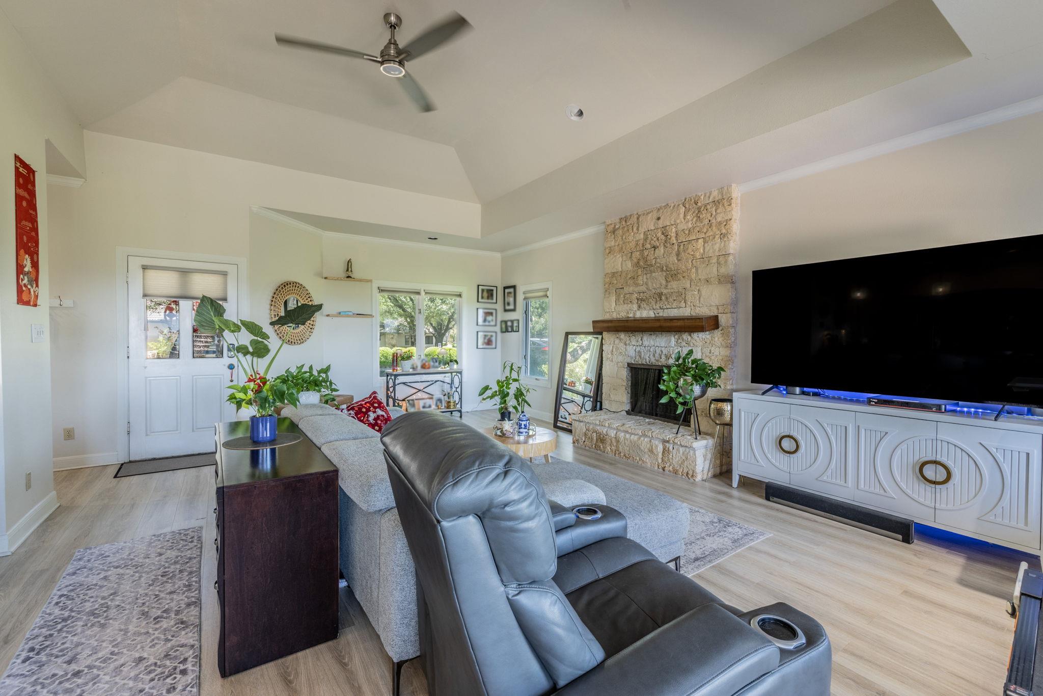1703 Clubhouse Hill DR, Spicewood, TX 78669 photo 2