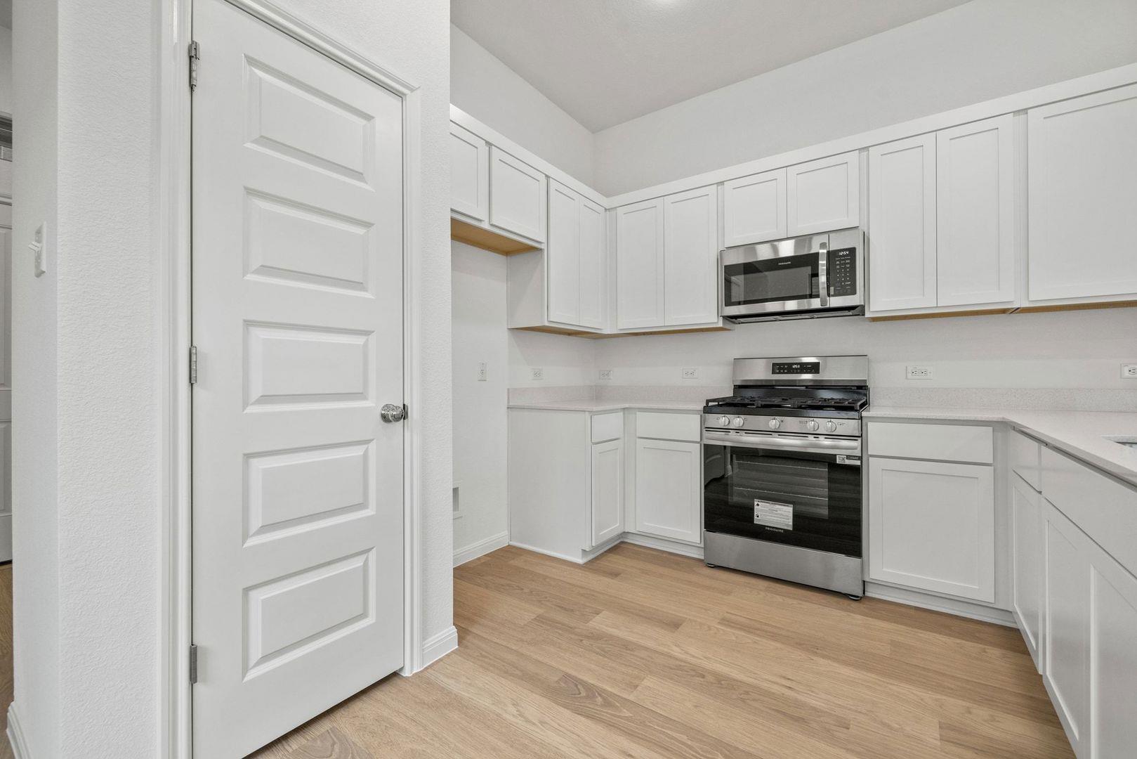 214 Hornet ST, Elgin, TX 78621 photo 5