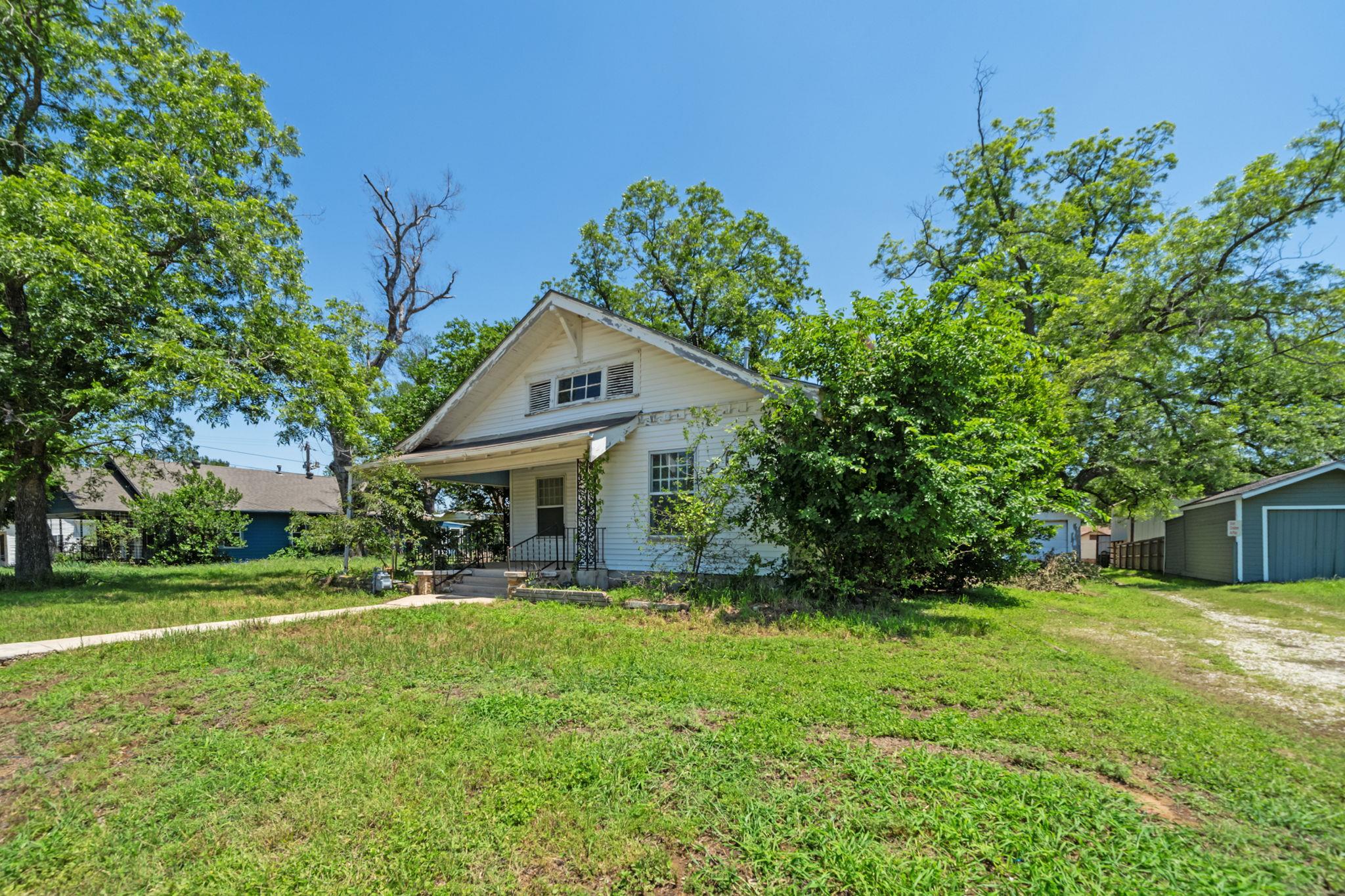 619 Bell Ave, Rockdale, TX 76567 photo 2
