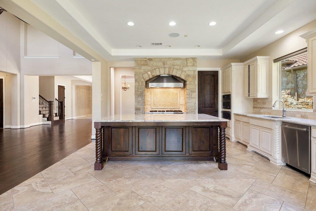 105 Aruba CT, Lakeway, TX 78734 photo 4