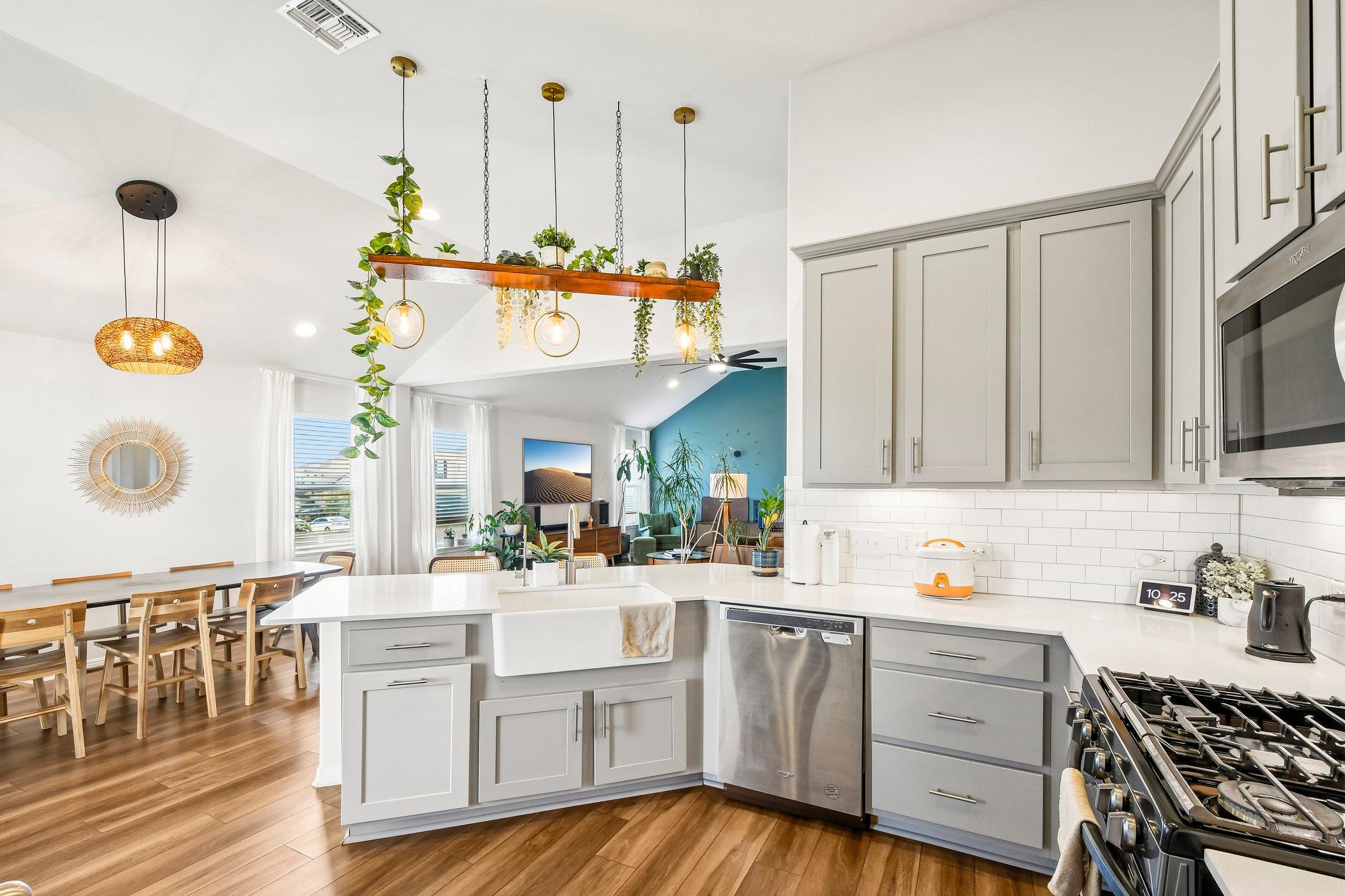 10700 Sentinel DR, Austin, TX 78747 photo 5