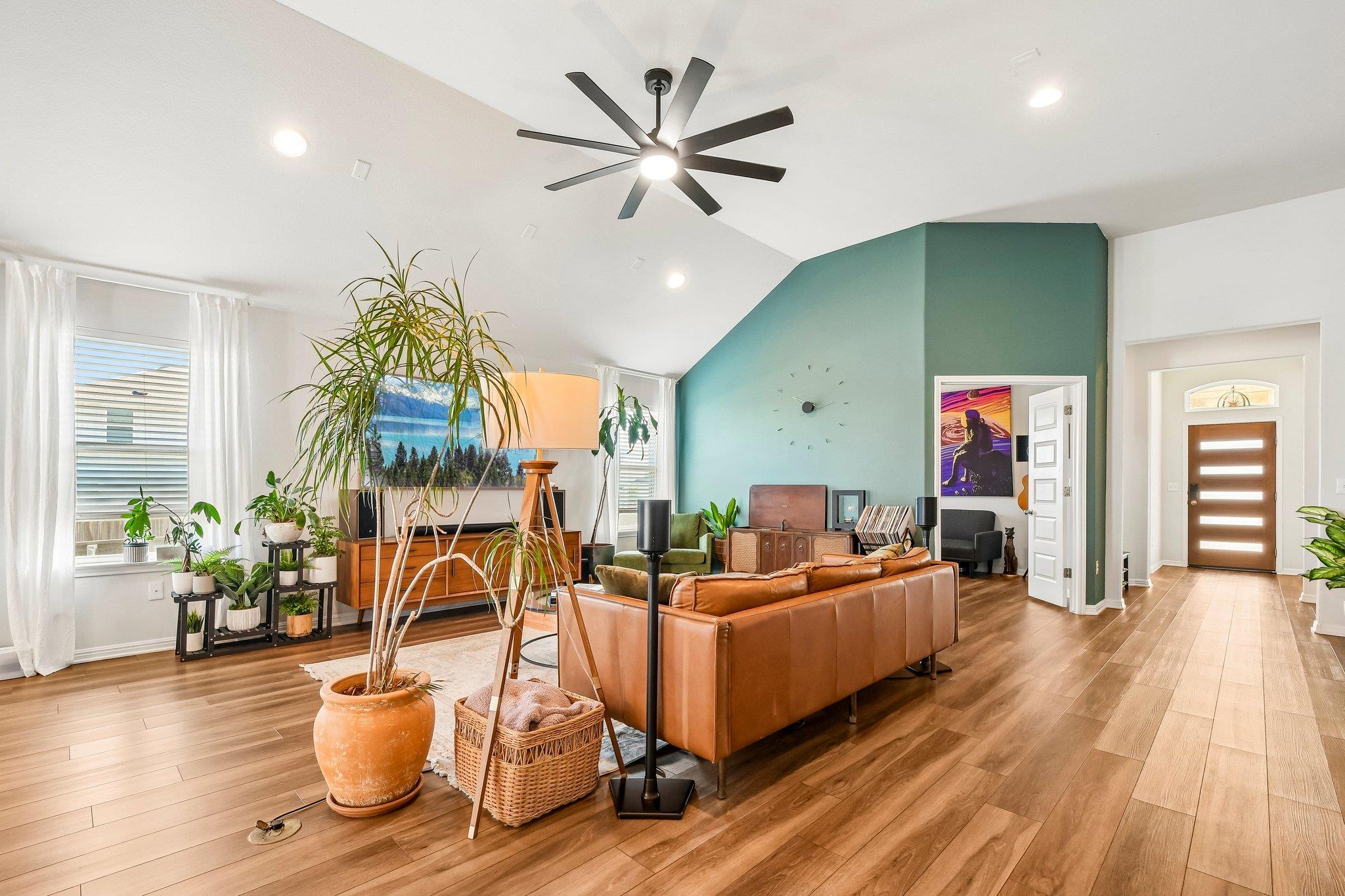 10700 Sentinel DR, Austin, TX 78747 photo 4