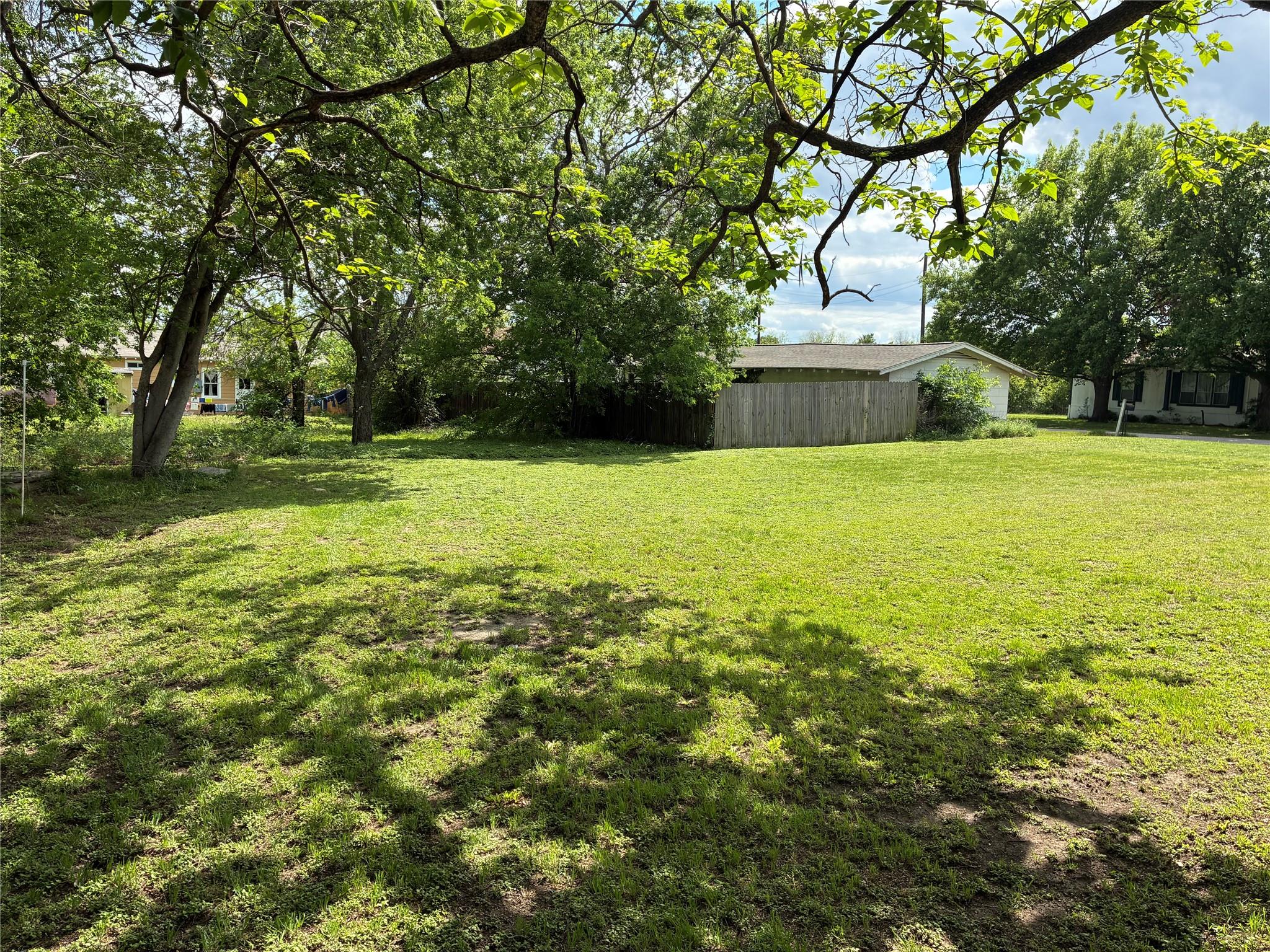 106 6th ST, Thorndale, TX 76577 photo 2