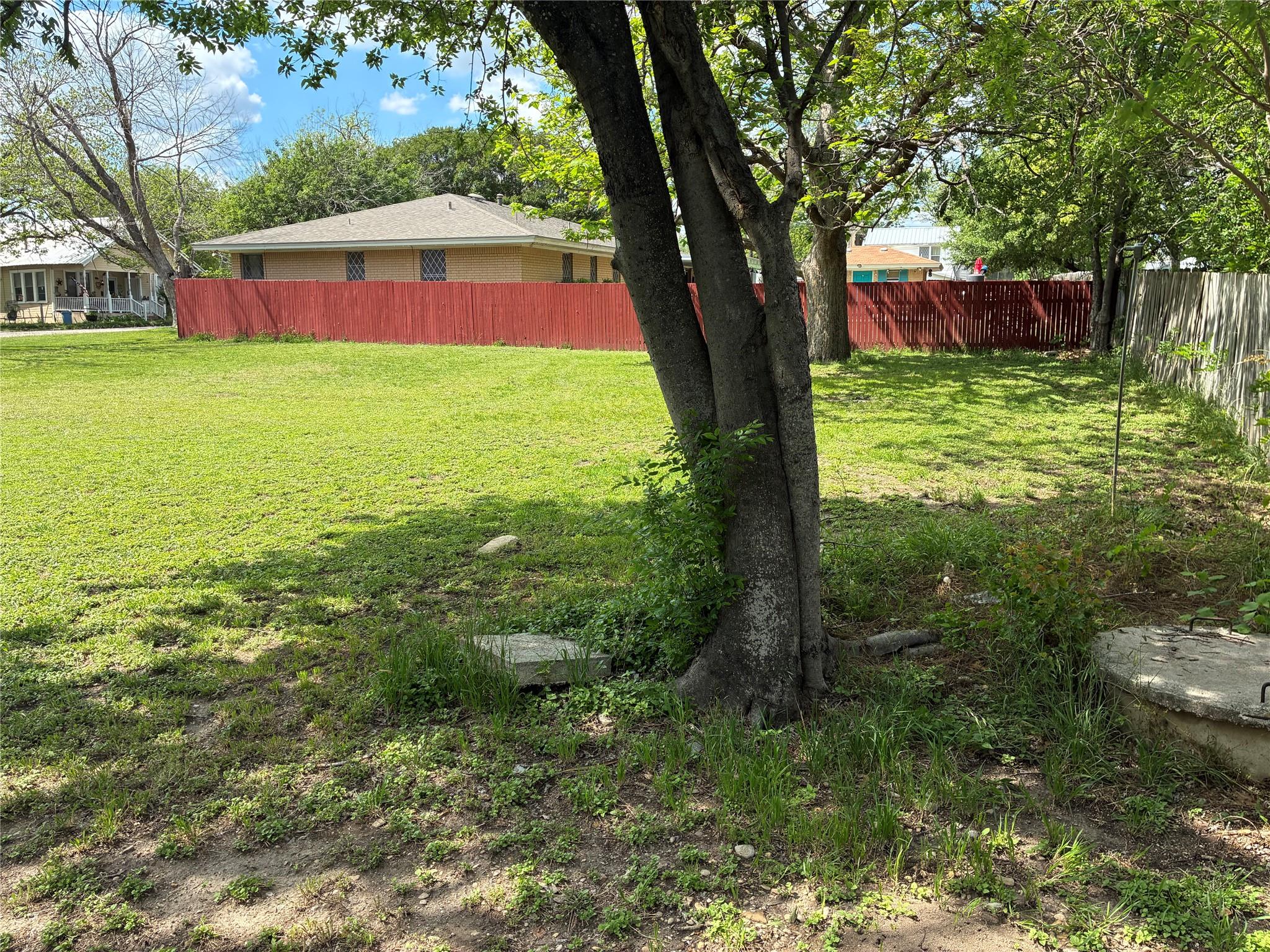 106 6th ST, Thorndale, TX 76577 photo 3