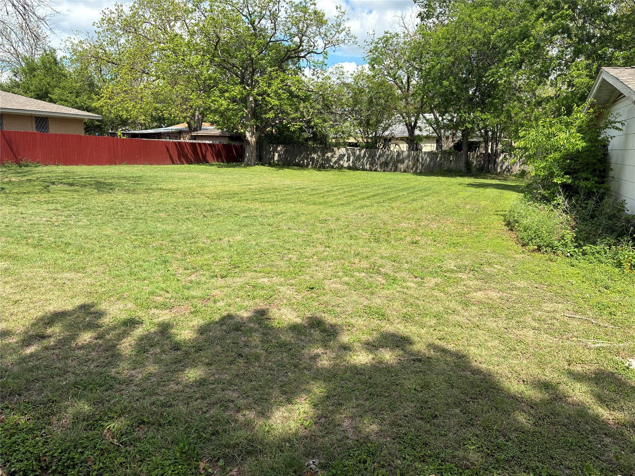 106 6th ST, Thorndale, TX 76577 photo 5