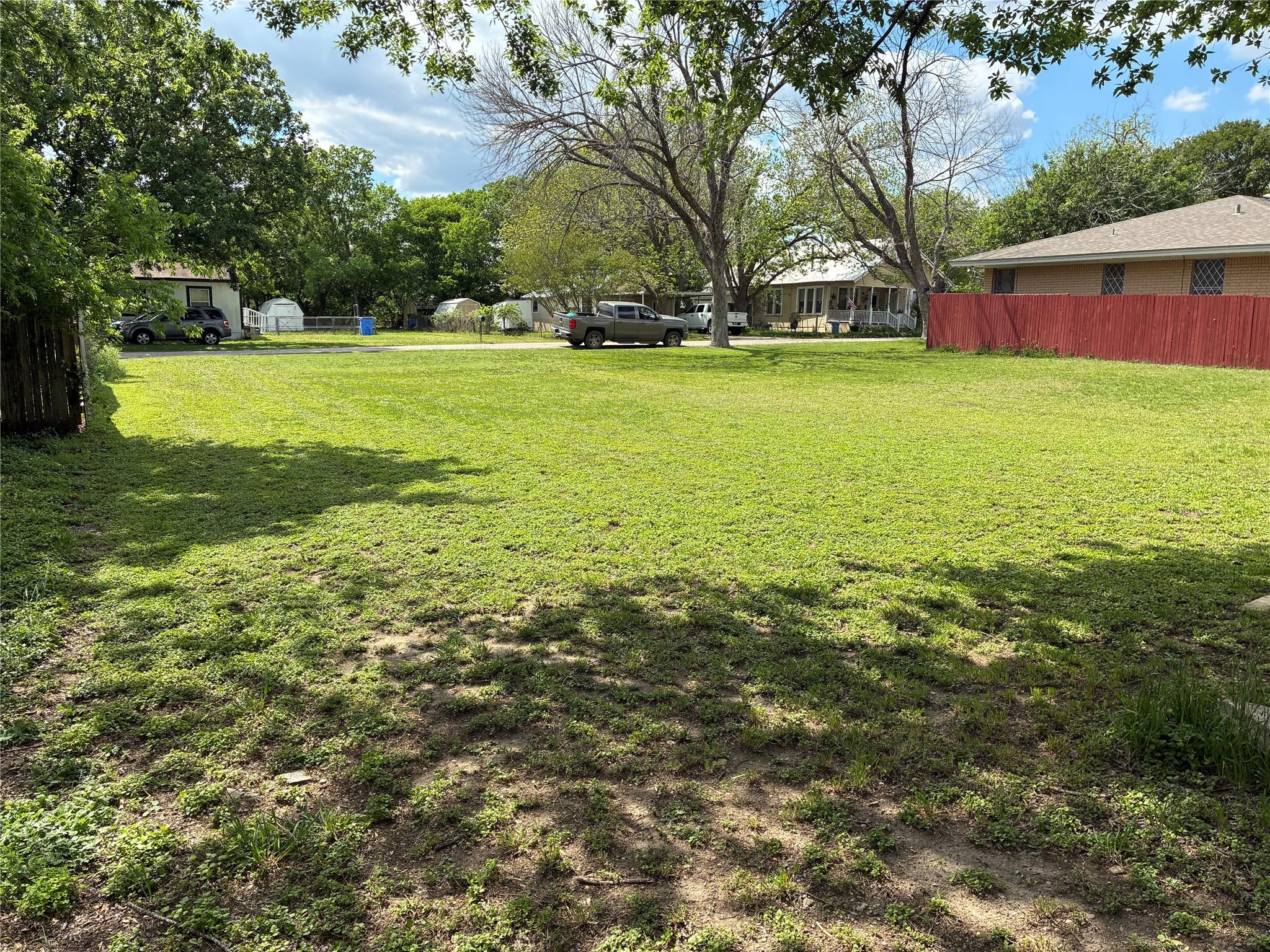 106 6th ST, Thorndale, TX 76577 photo 4