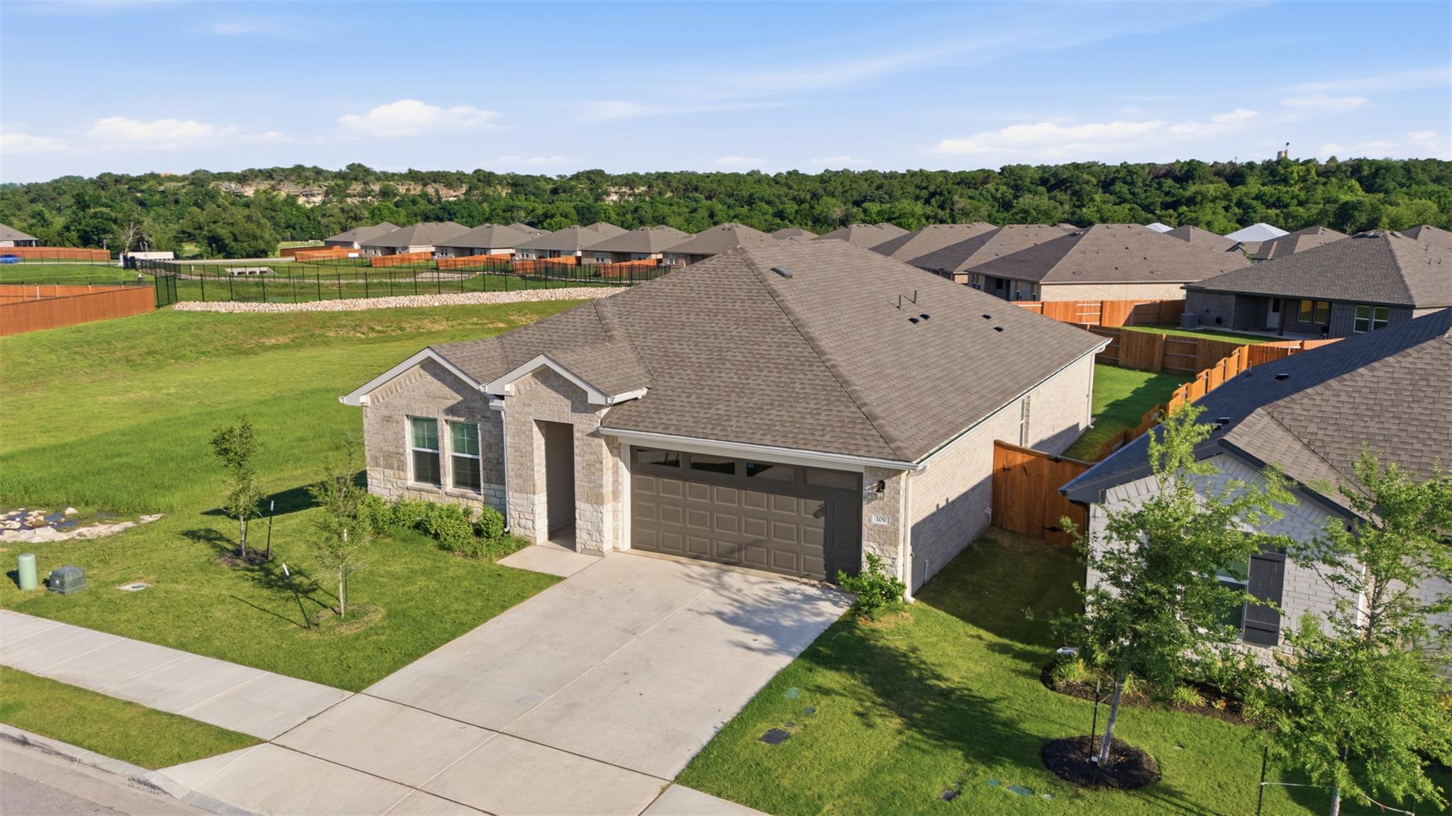 109 Bruin Paw DR, Georgetown, TX 78628 photo 2