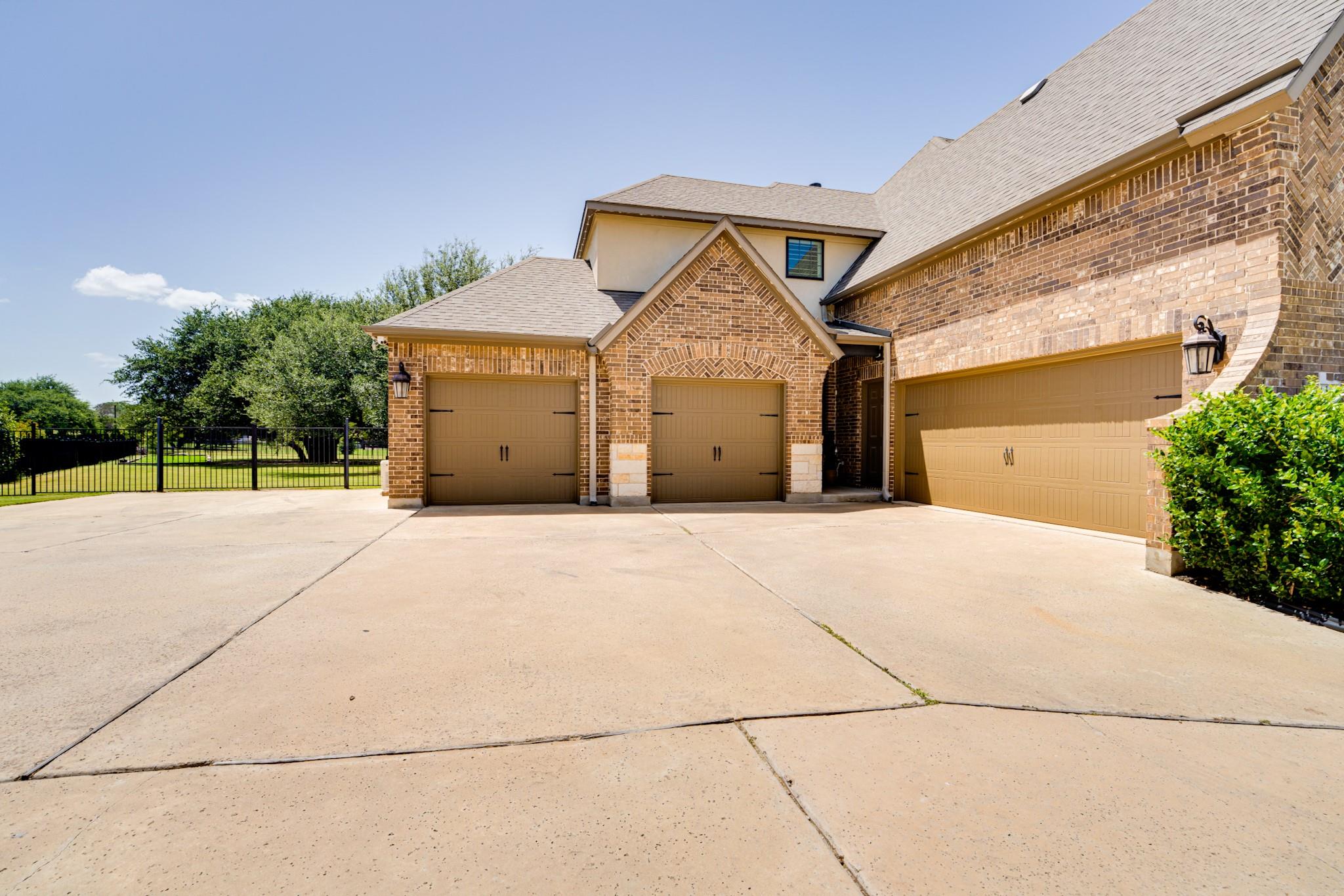 112 Mescalero, Liberty Hill, TX 78642 photo 4