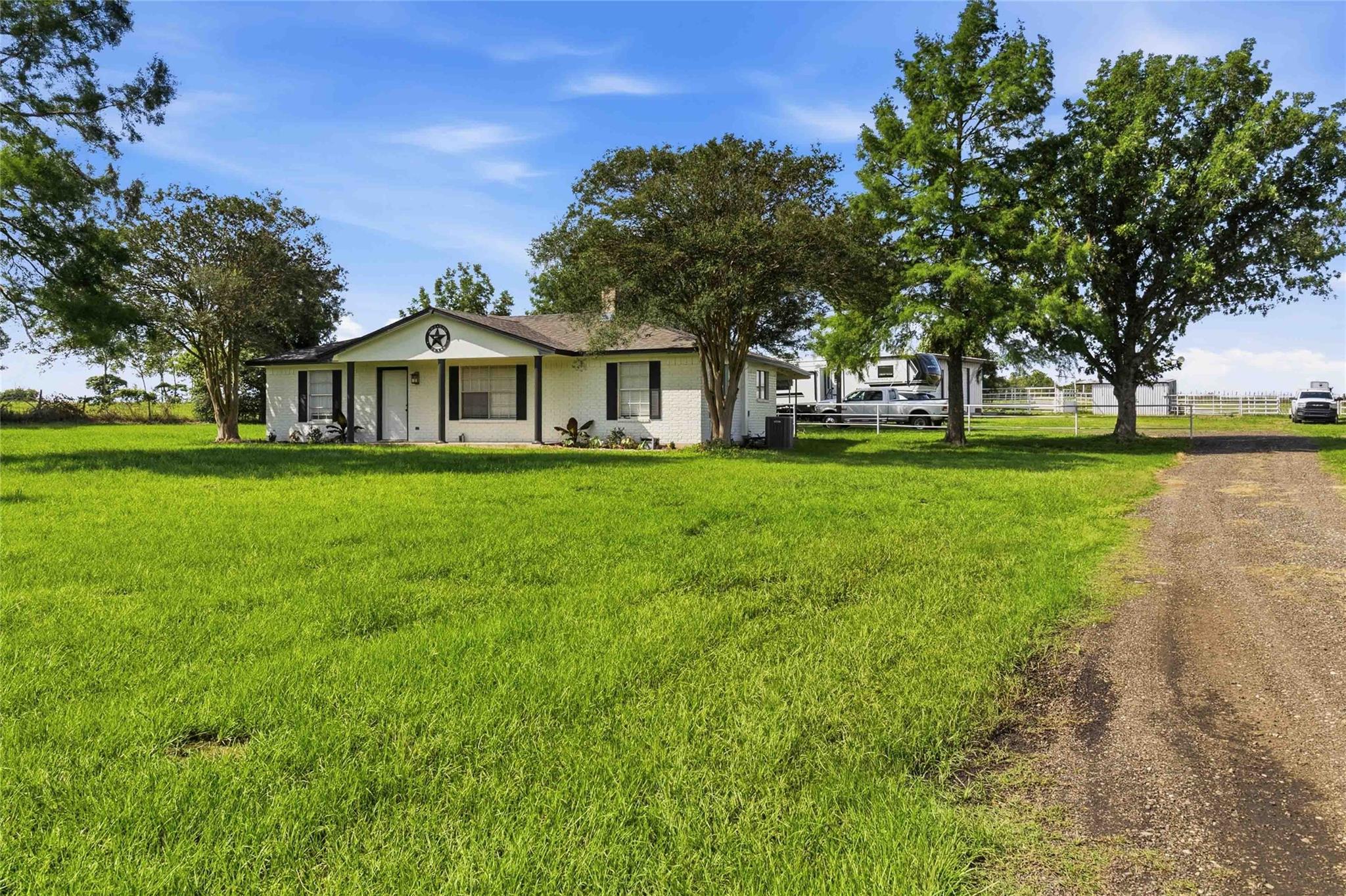 405 Old Highway 20 Highway, McDade, TX 78650 photo 3