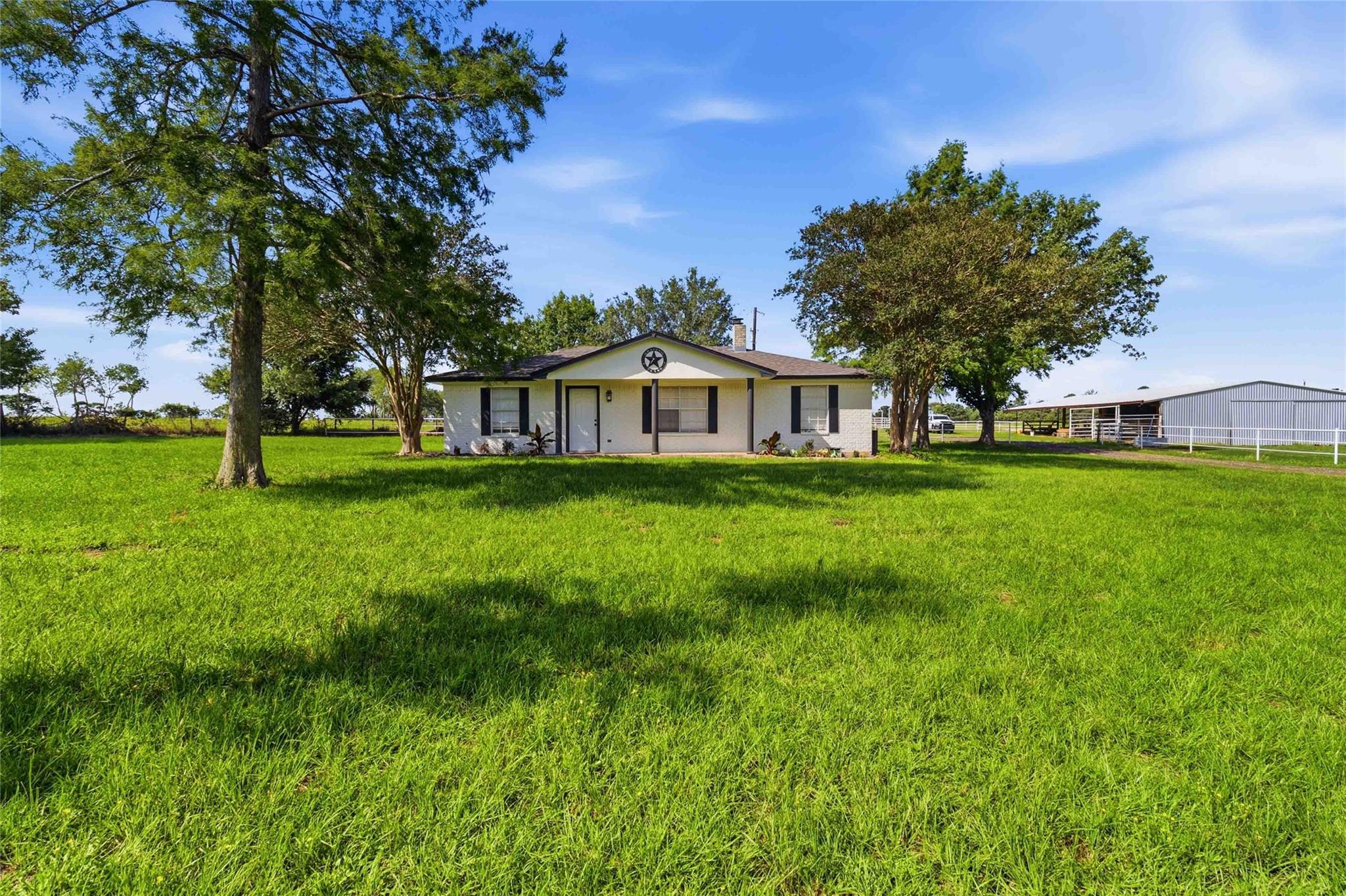 405 Old Highway 20 Highway, McDade, TX 78650 photo 4