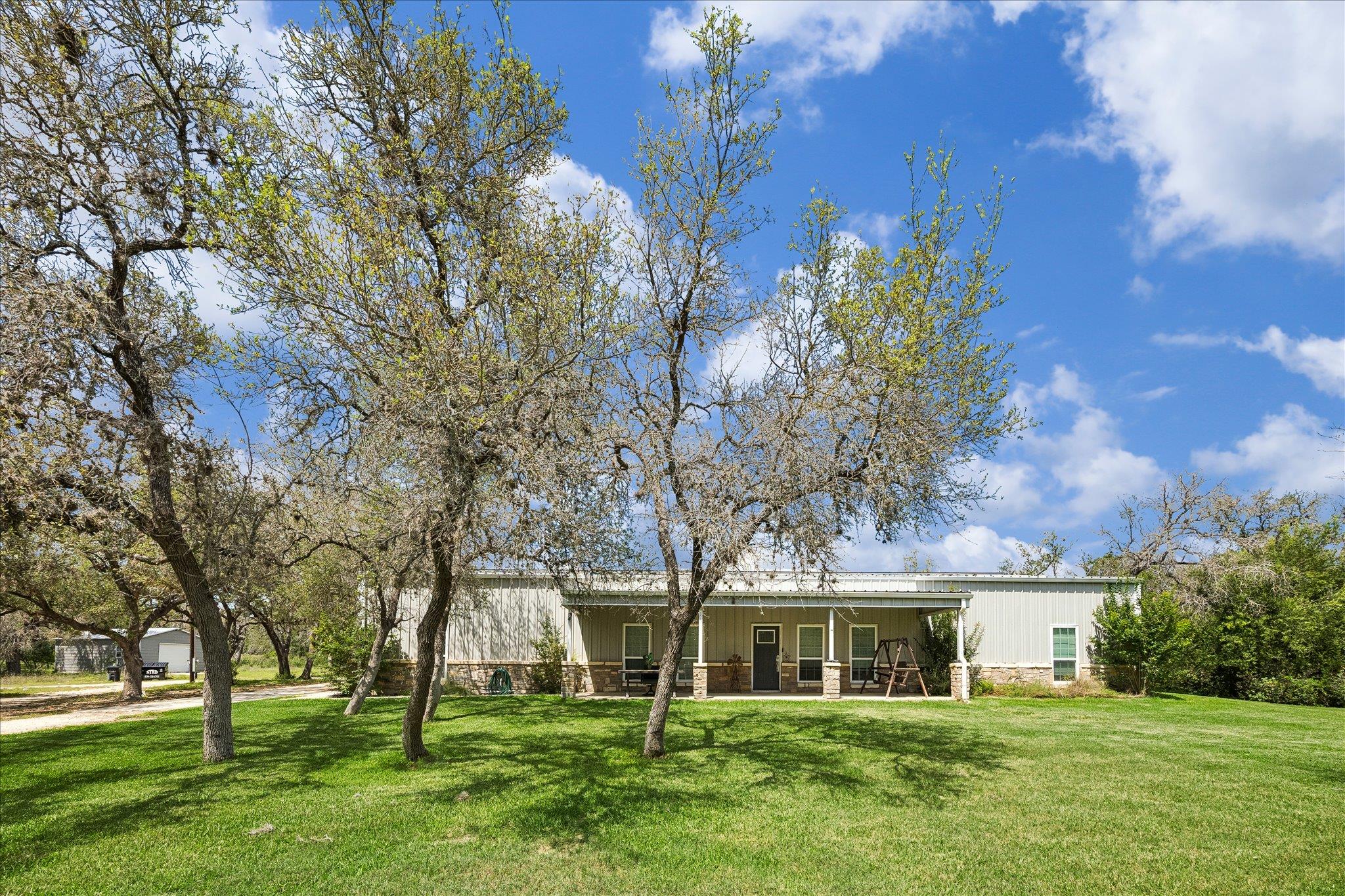 575 County Road 342, Hondo, TX 78801 photo 2