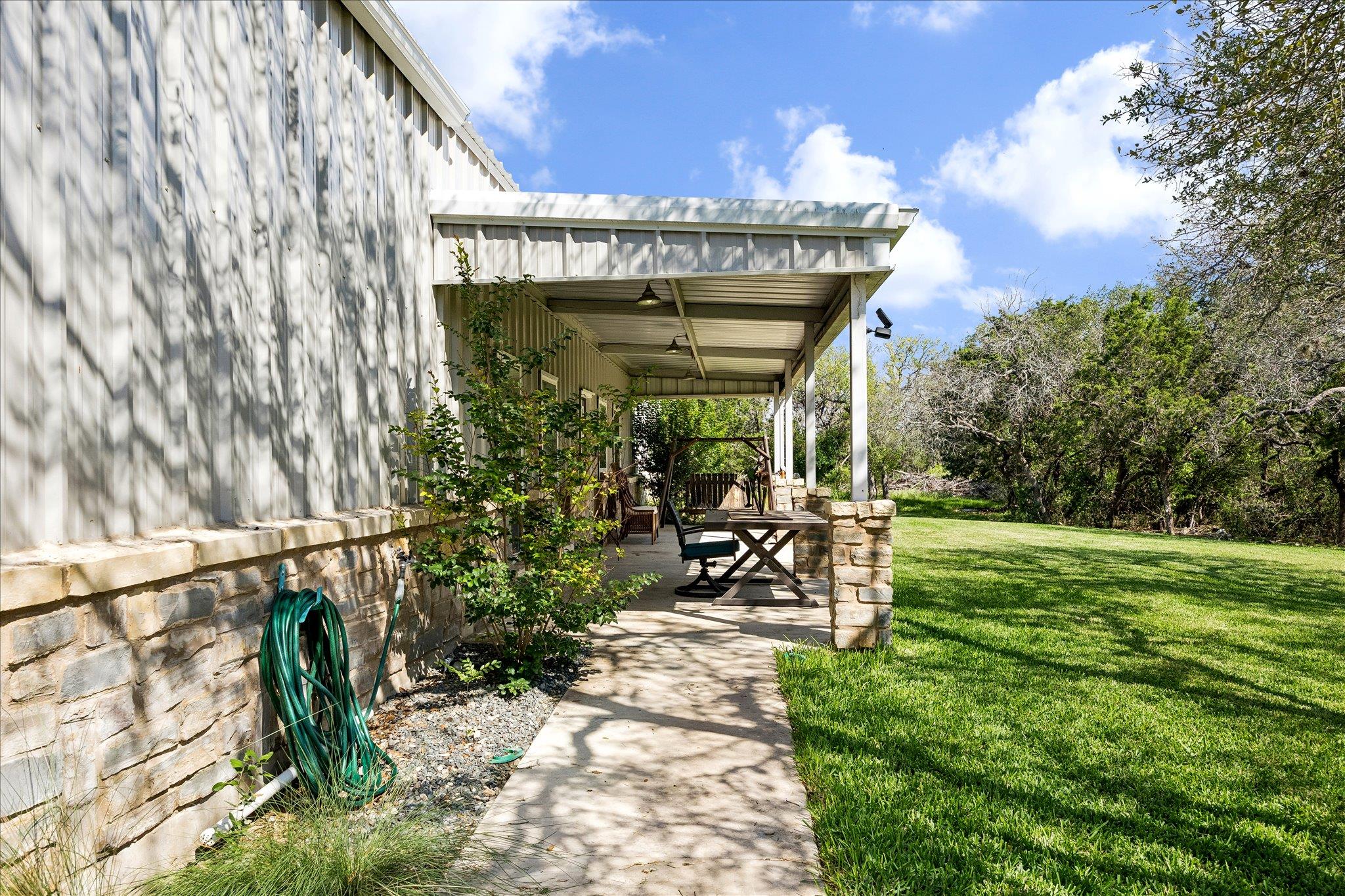 575 County Road 342, Hondo, TX 78801 photo 3