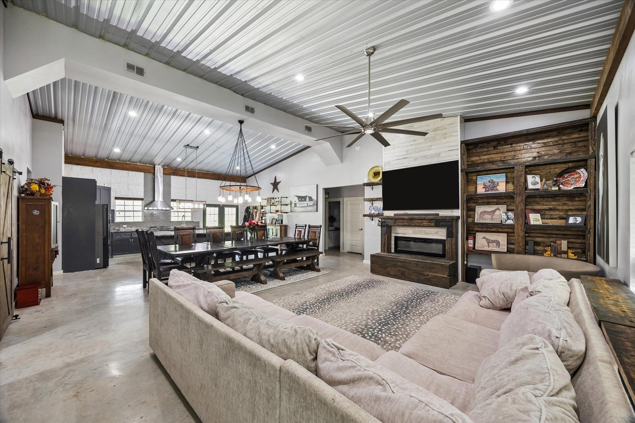 575 County Road 342, Hondo, TX 78801 photo 5