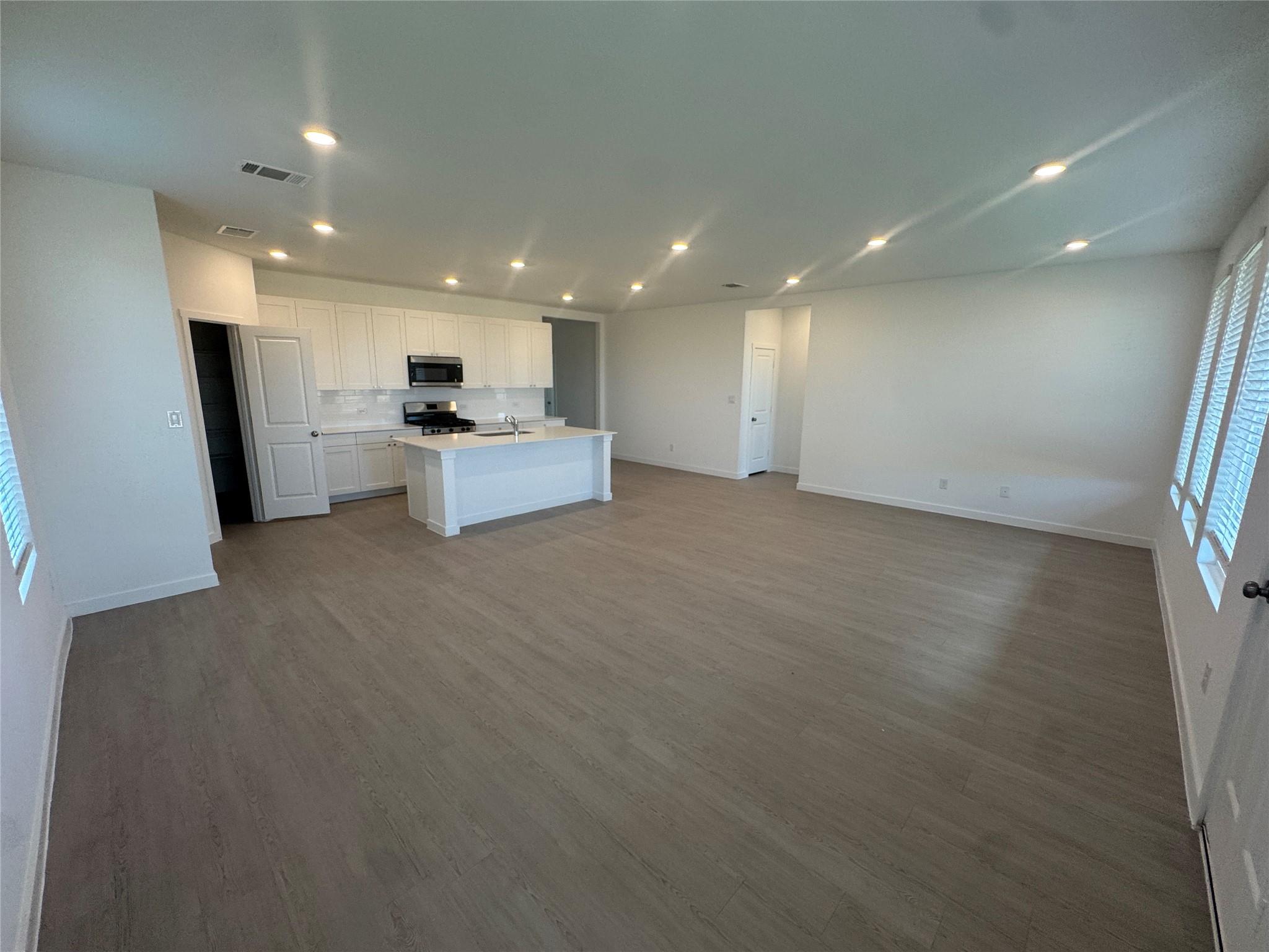 109 El Mirage RD, San Marcos, TX 78666 photo 3