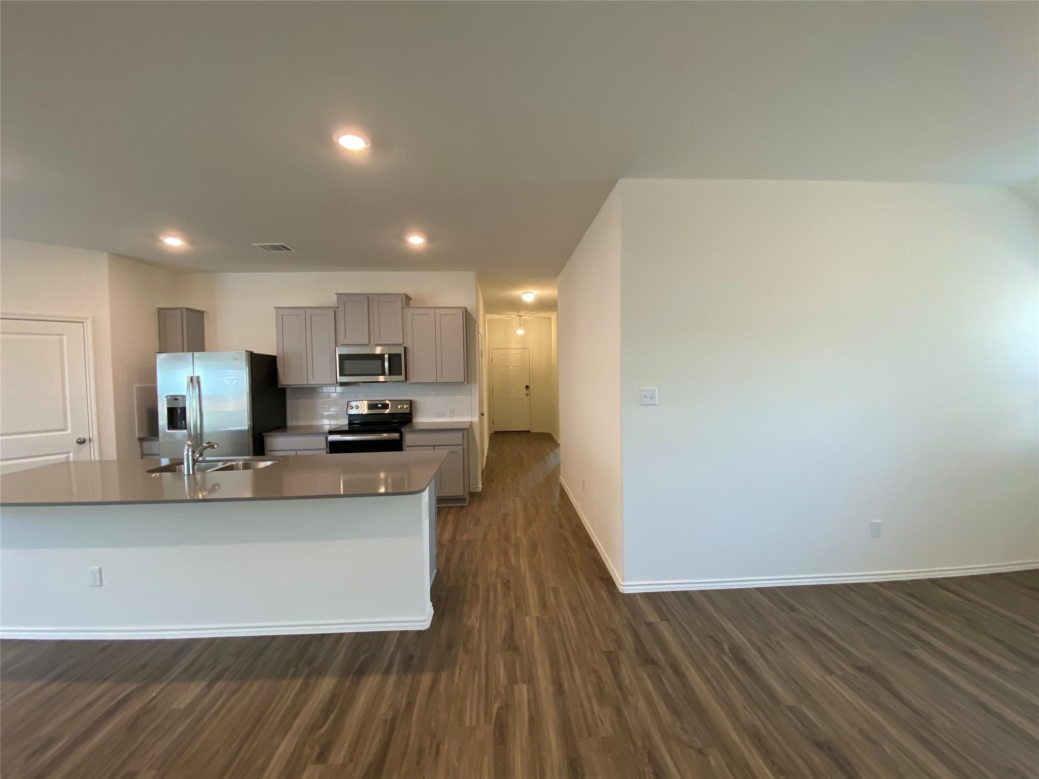 204 Meaningful DR, Jarrell, TX 76537 photo 4