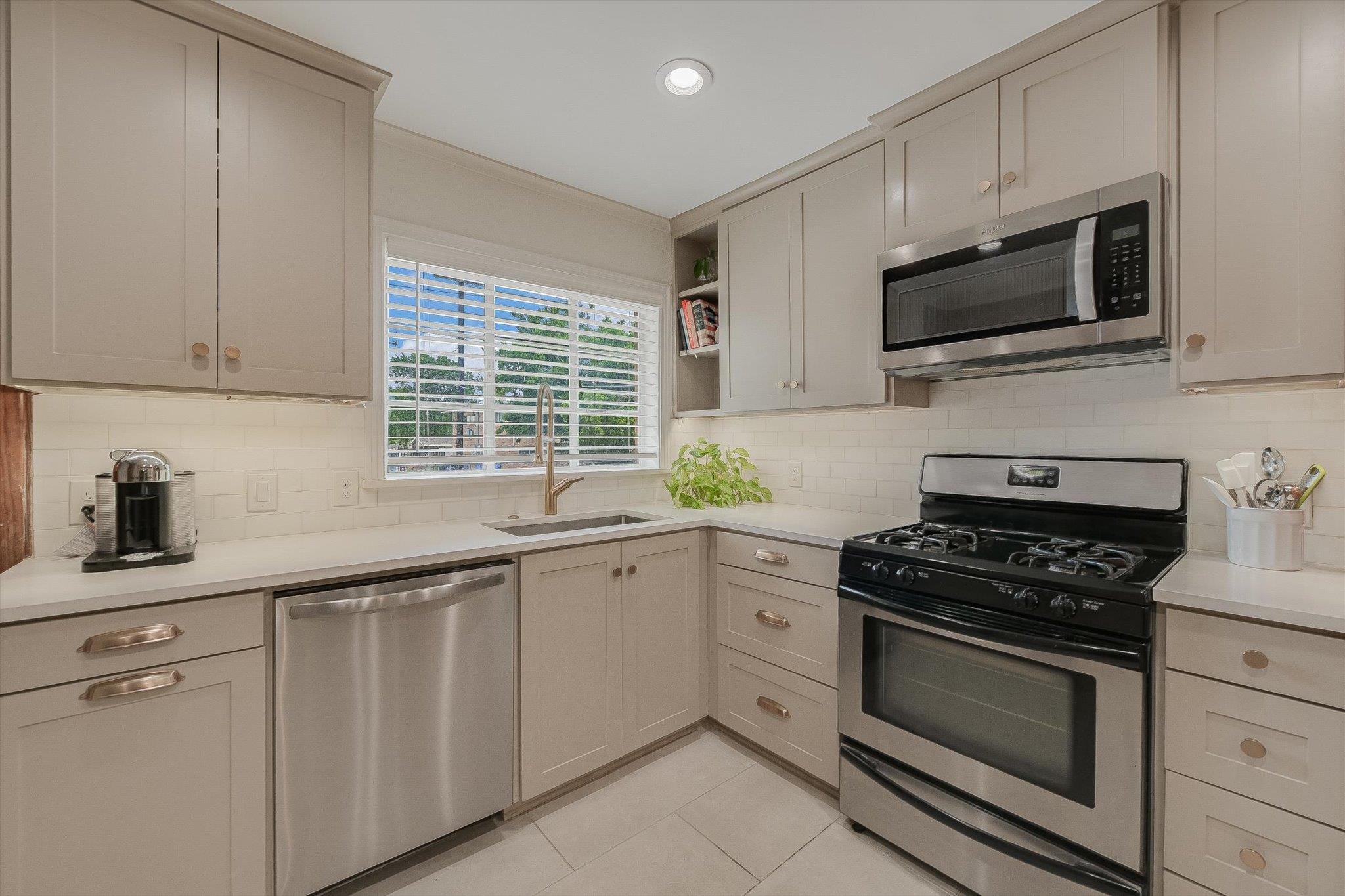 3309 Grooms ST #208, Austin, TX 78705 photo 2