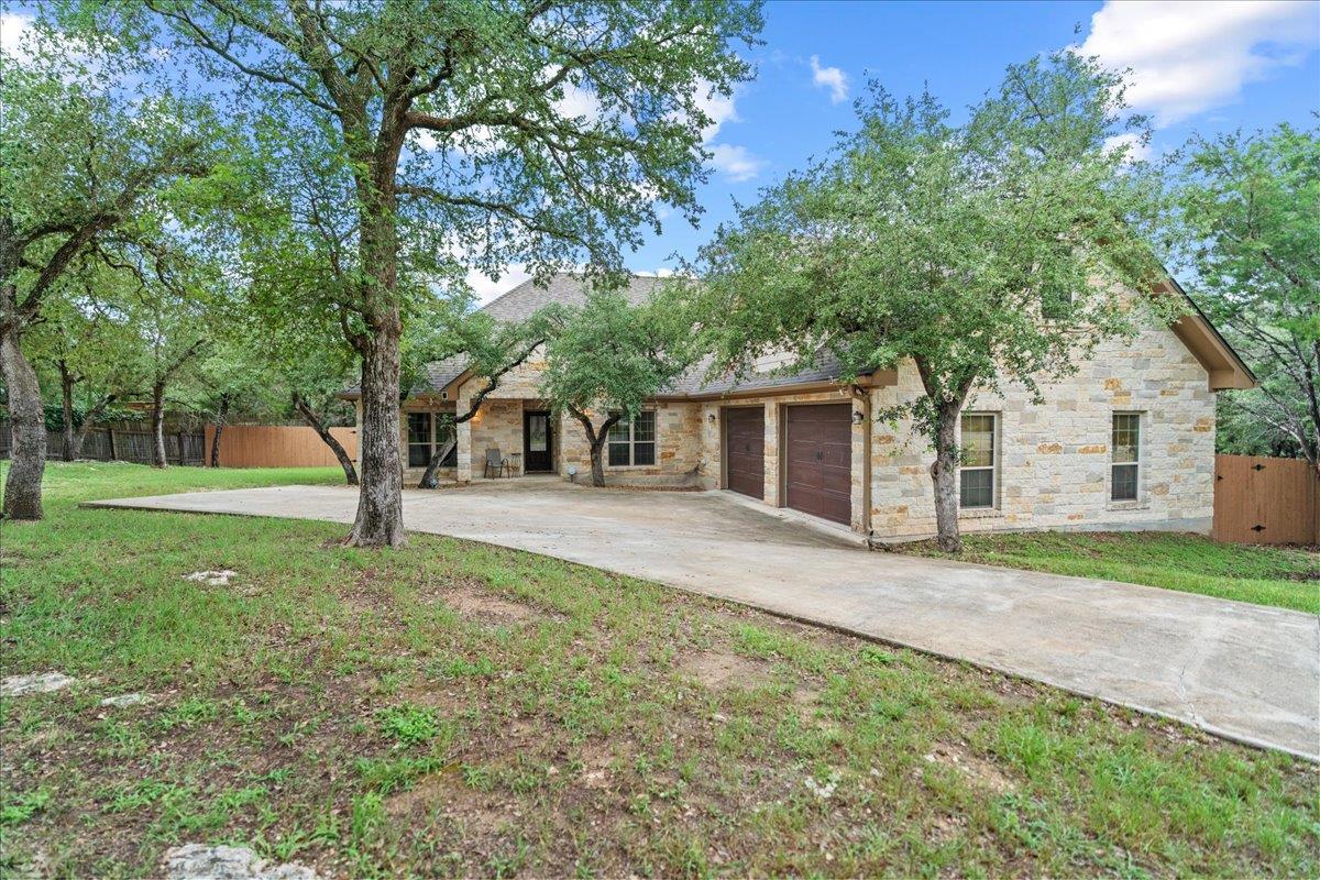 9 Caliche CT, Wimberley, TX 78676 photo 2