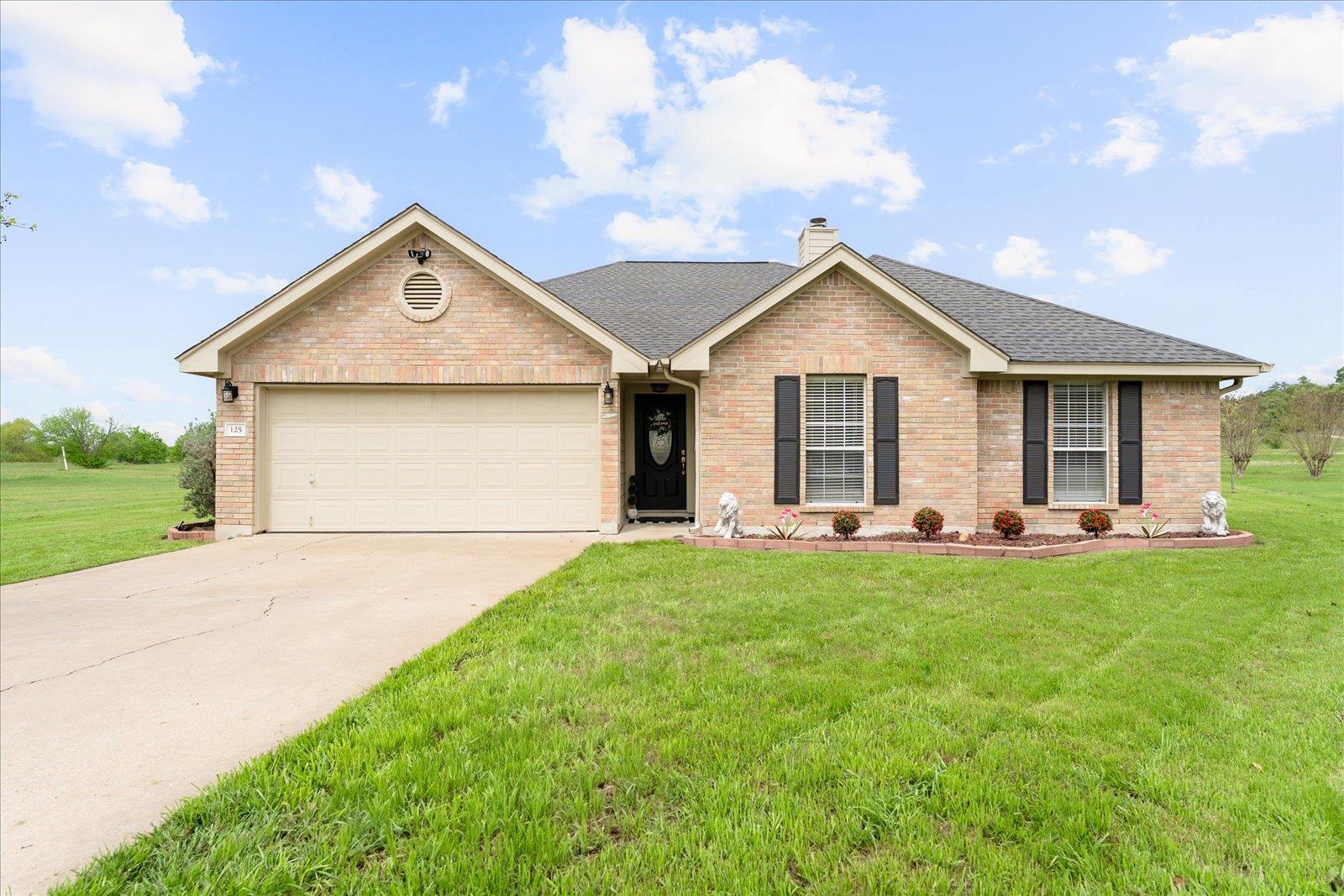 125 Fairway CT, Bastrop, TX 78602 photo 3