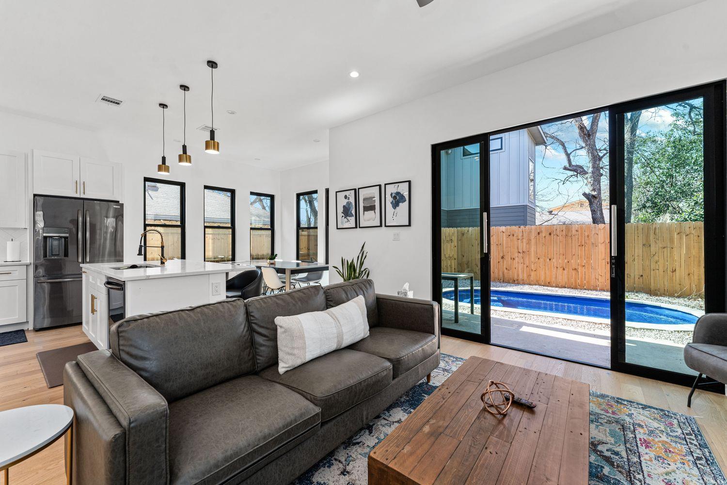 910 Tillery ST, Austin, TX 78702 photo 4