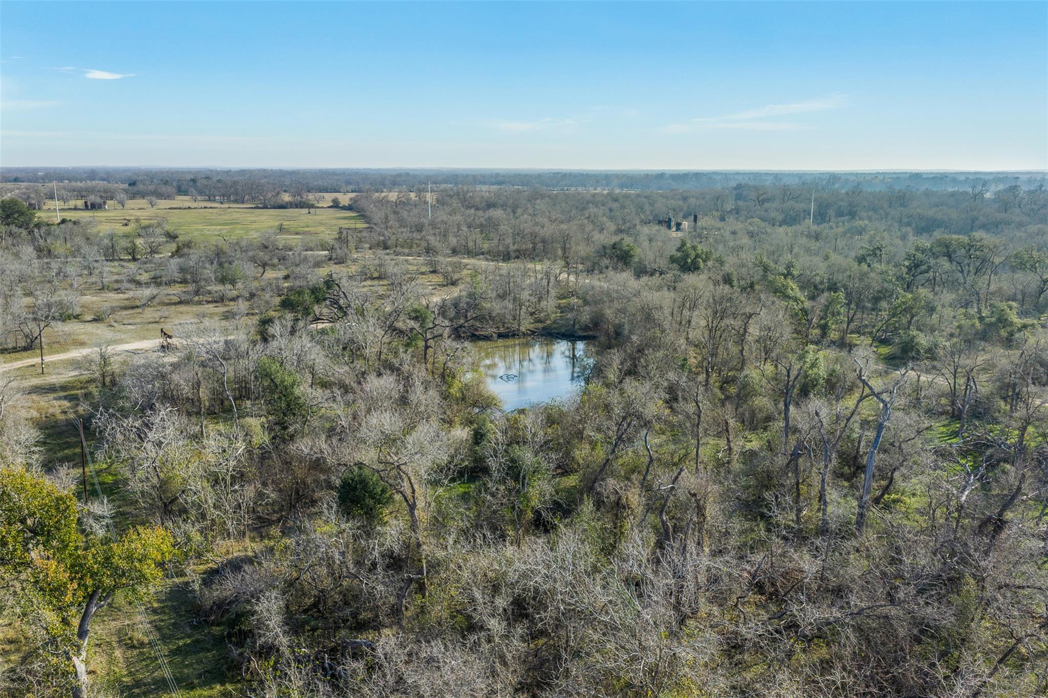 1144 Treetop LN, Luling, TX 78648 photo 5