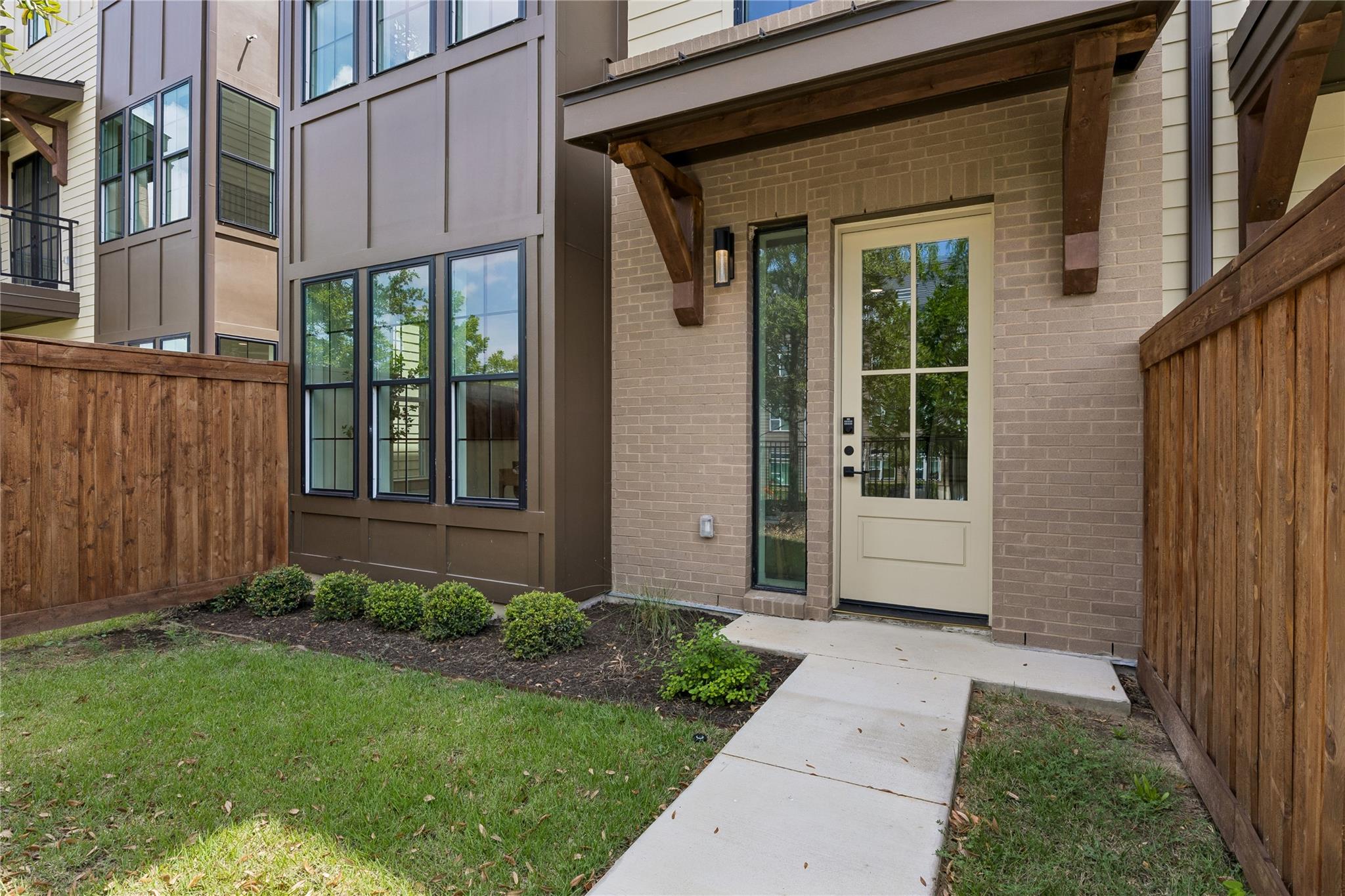 2209 Woodland Ave #203, Austin, TX 78741 photo 2