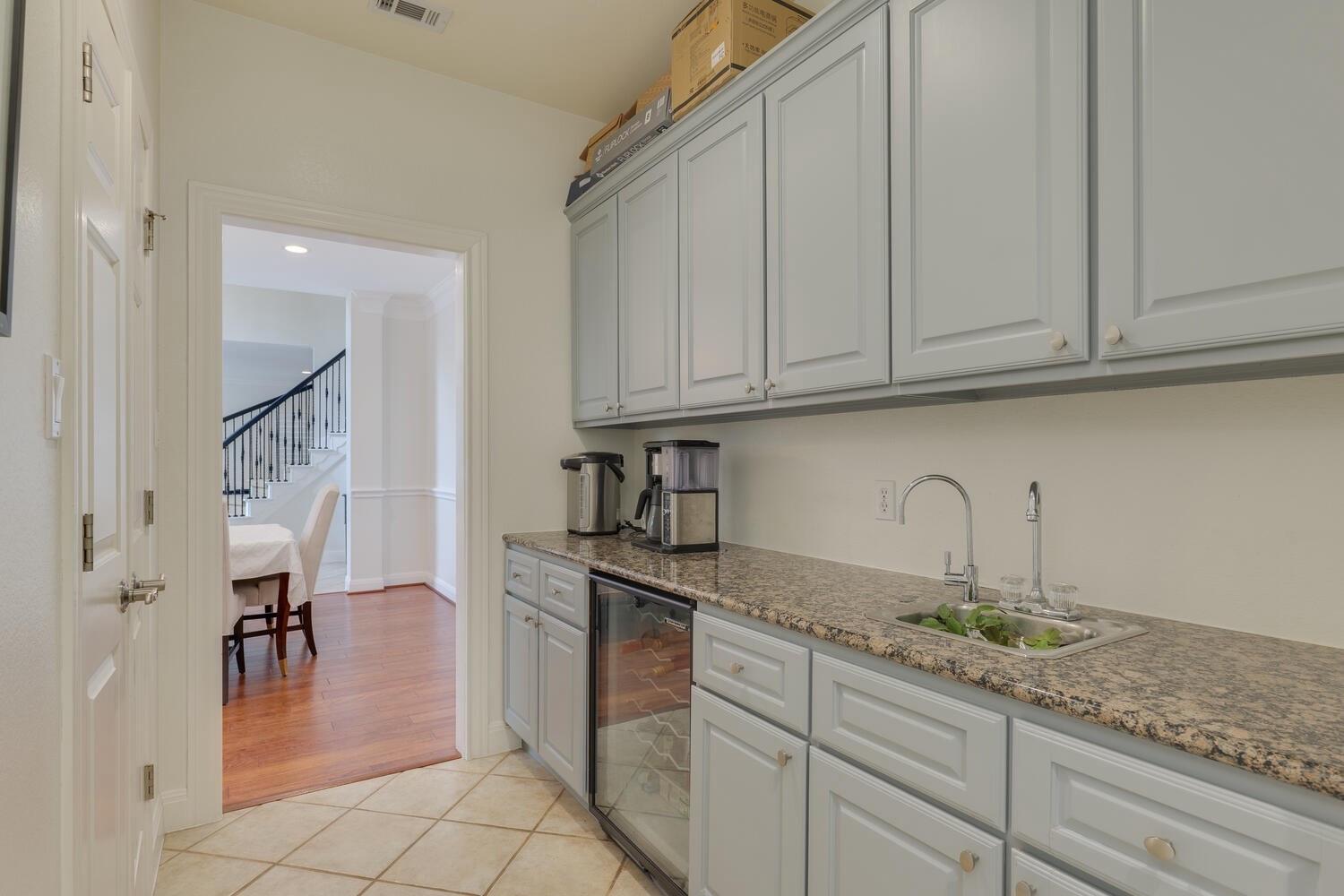 14 TORRINGTON LN, The Hills, TX 78738 photo 5