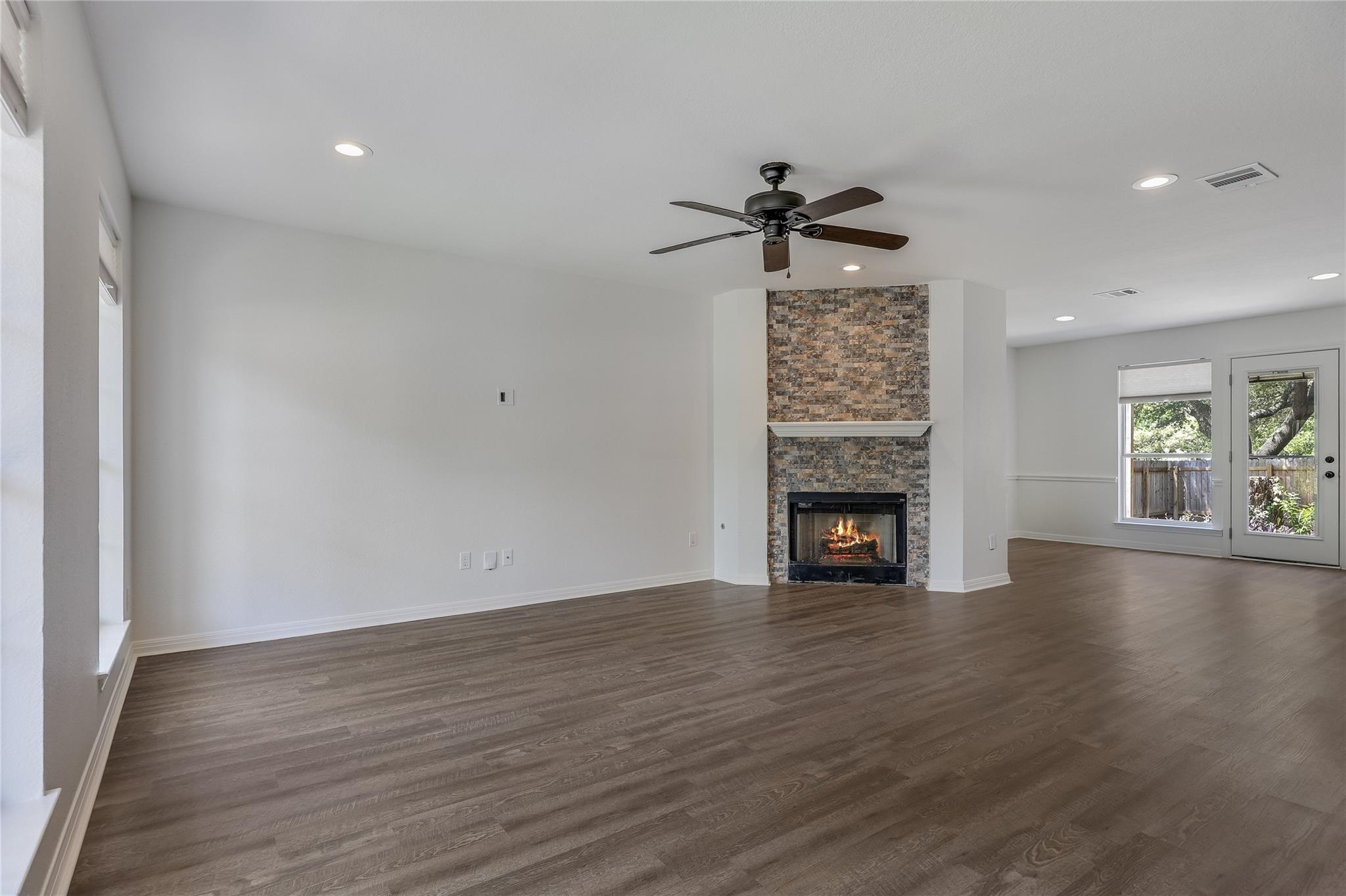 2424 Roundabout LN, Round Rock, TX 78664 photo 4