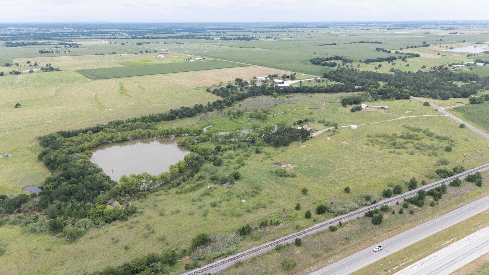 51 County Road 436, Thrall, TX 76578 photo 5