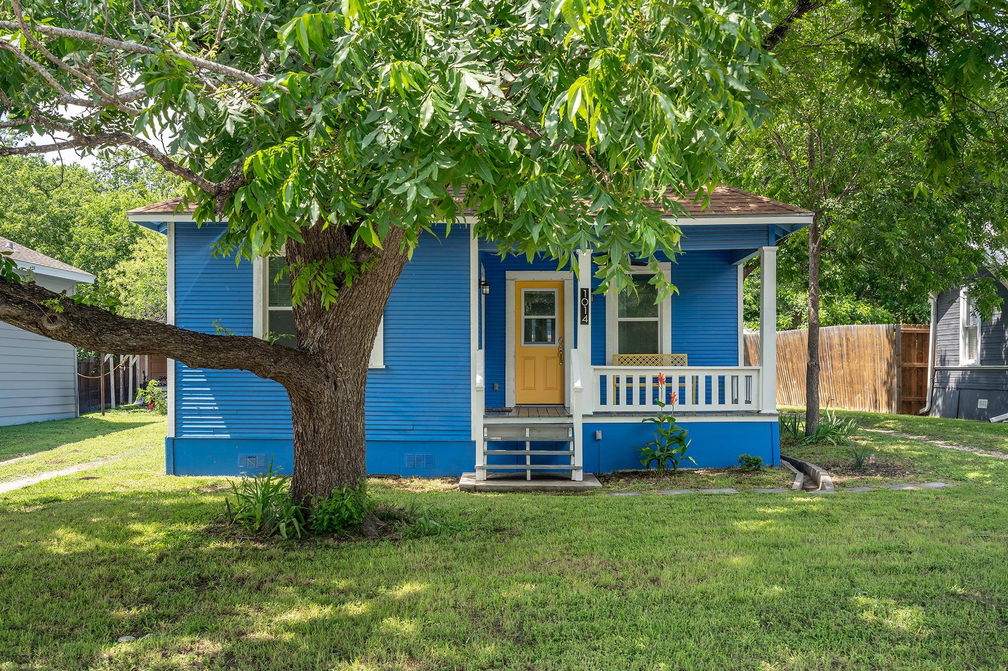 1014 6th ST, Taylor, TX 76574 photo 2