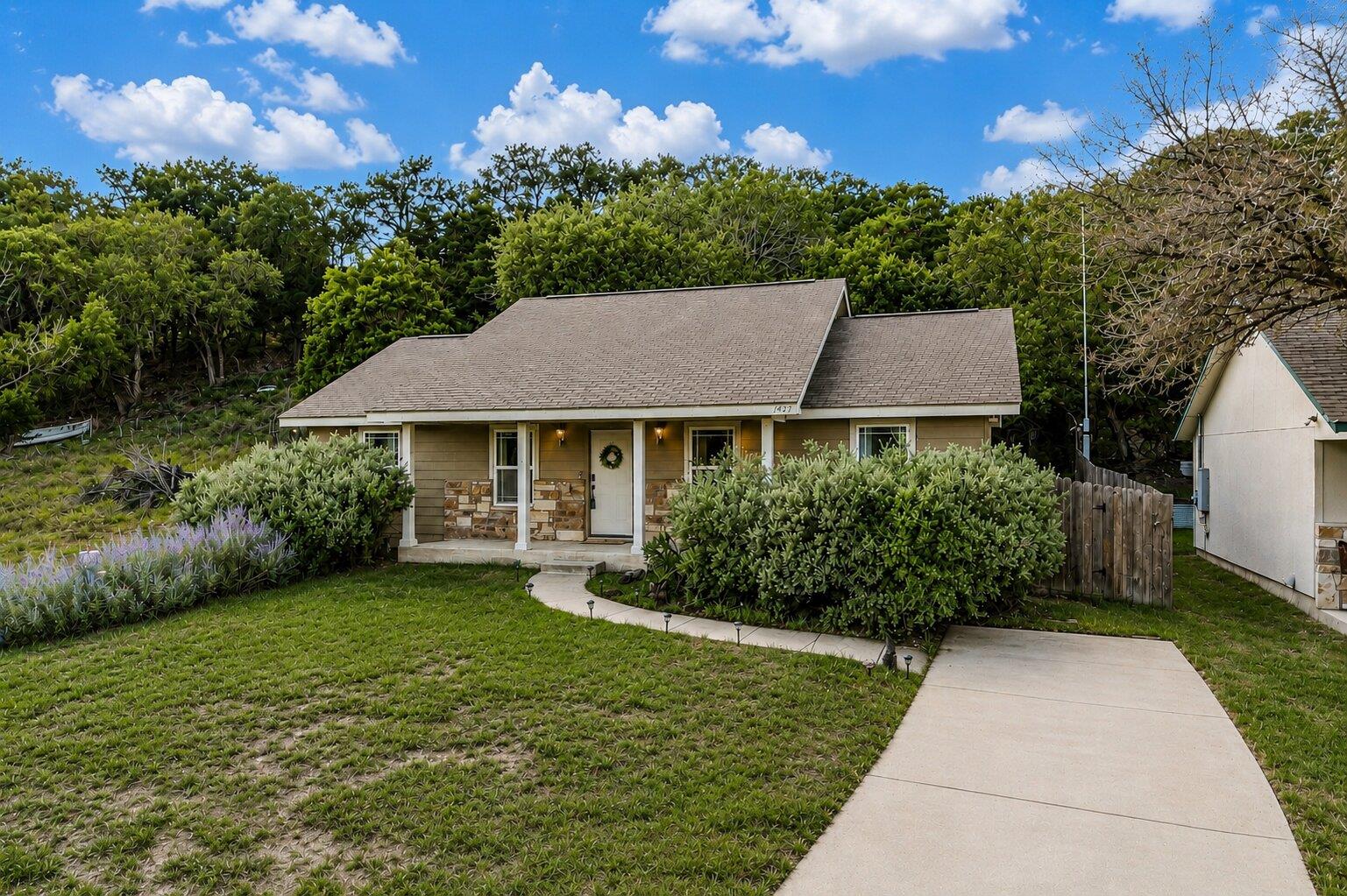1427 Bonnyview DR, Canyon Lake, TX 78133 photo 2