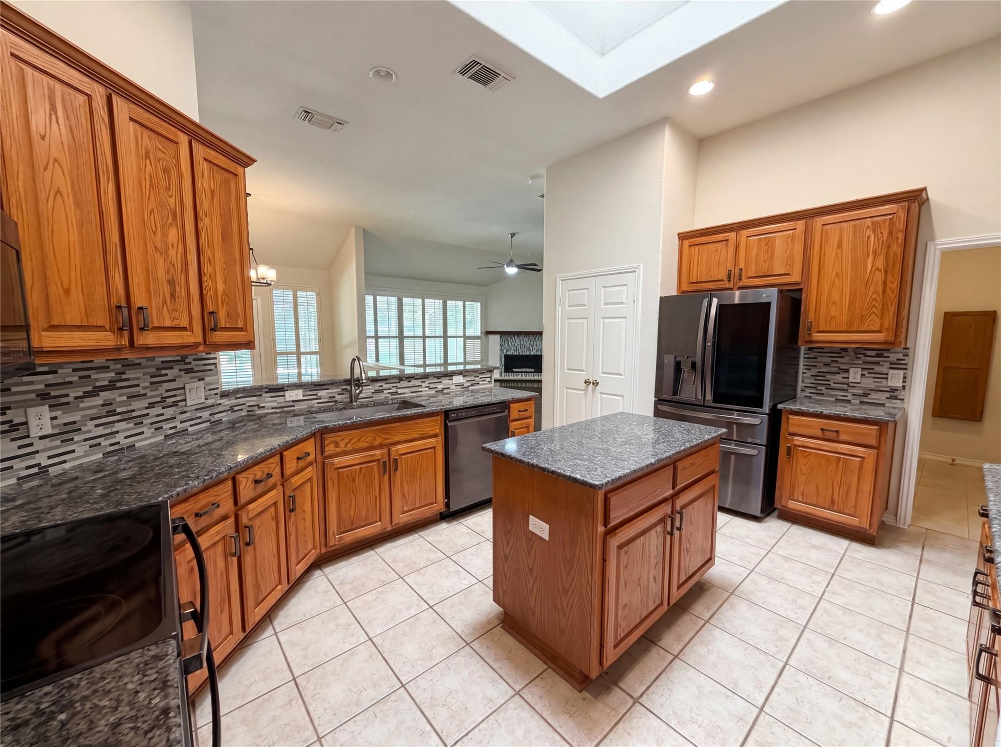 117 Brentwood DR, Georgetown, TX 78628 photo 2