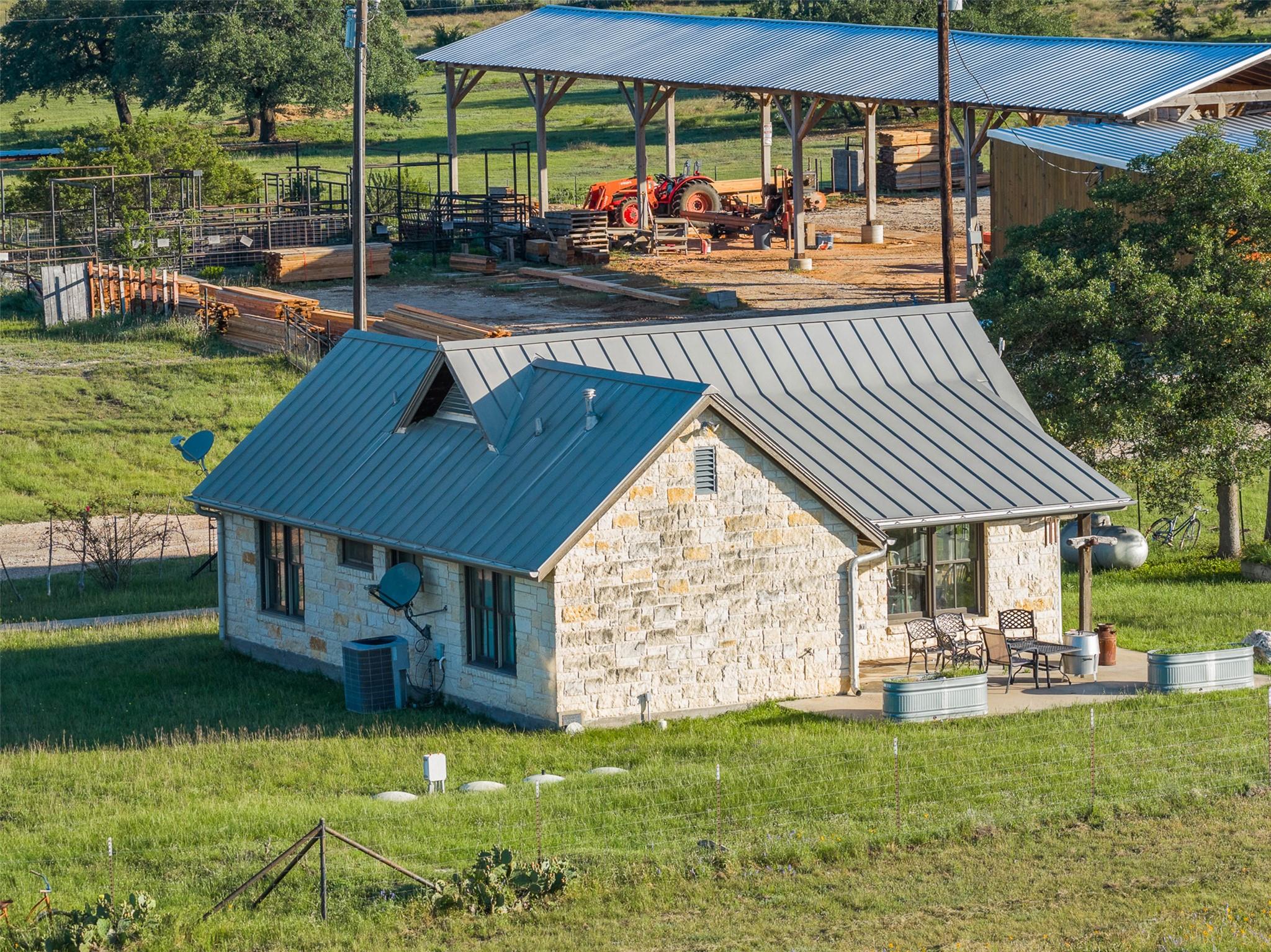1081 County Road 1320, Lampasas, TX 76550 photo 2