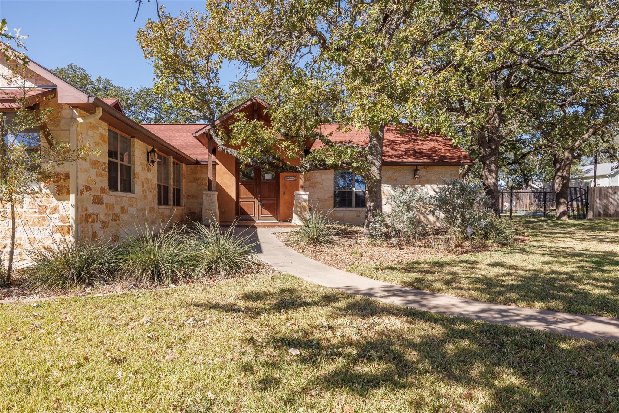 1200 Doe Run HOLW, Fredericksburg, TX 78624 photo 2